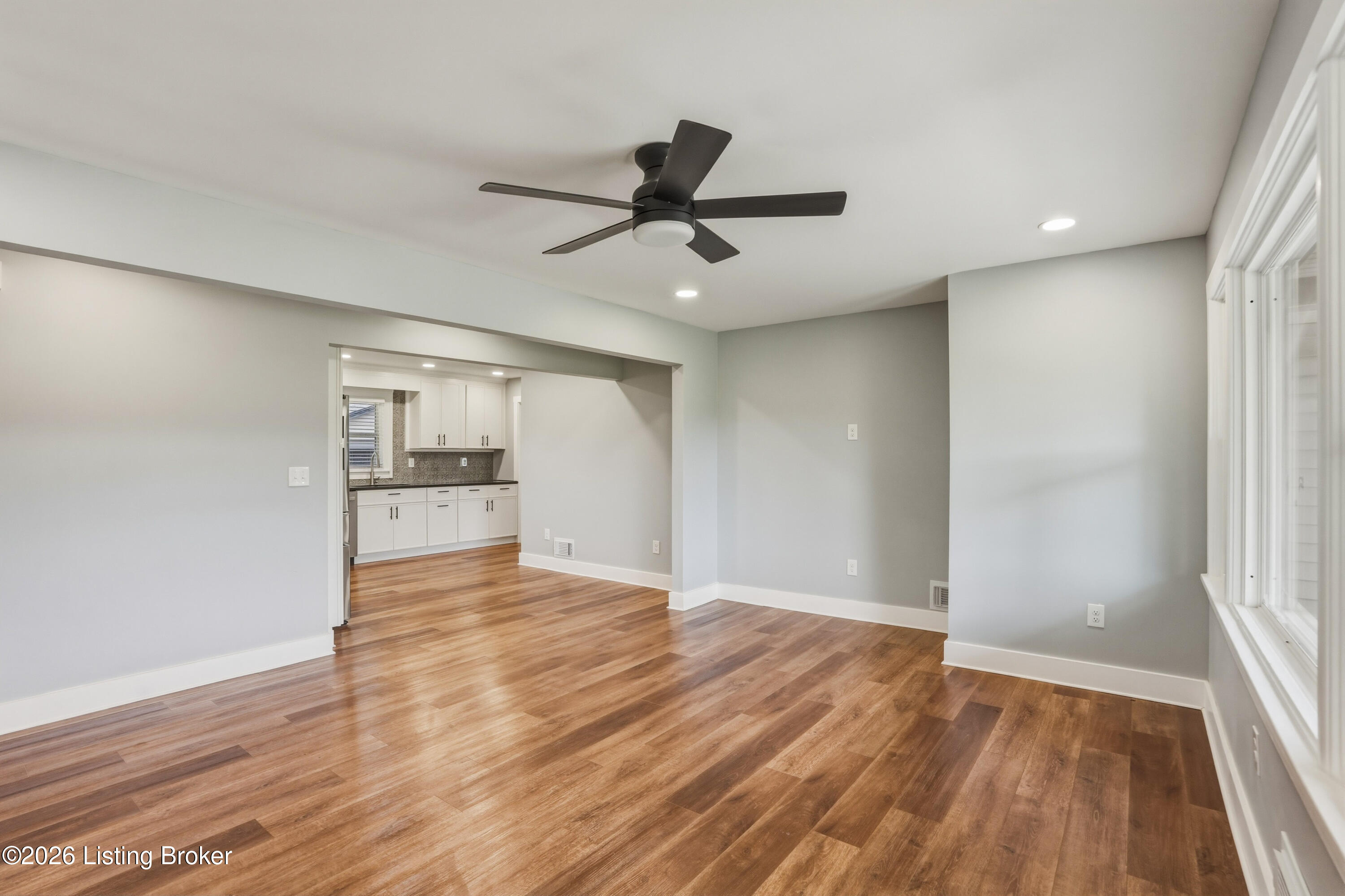 10816 Beatrice Way Property Photo 6