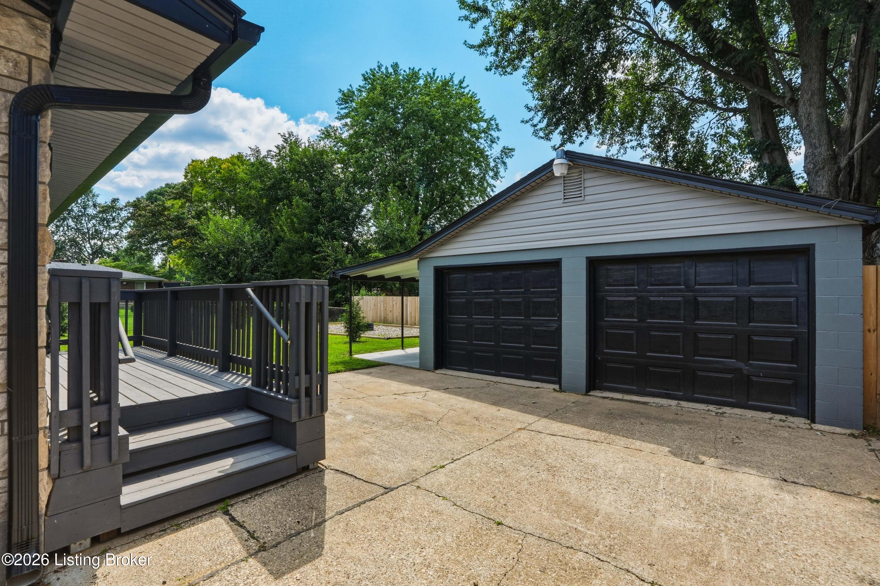 10816 Beatrice Way Property Photo 32