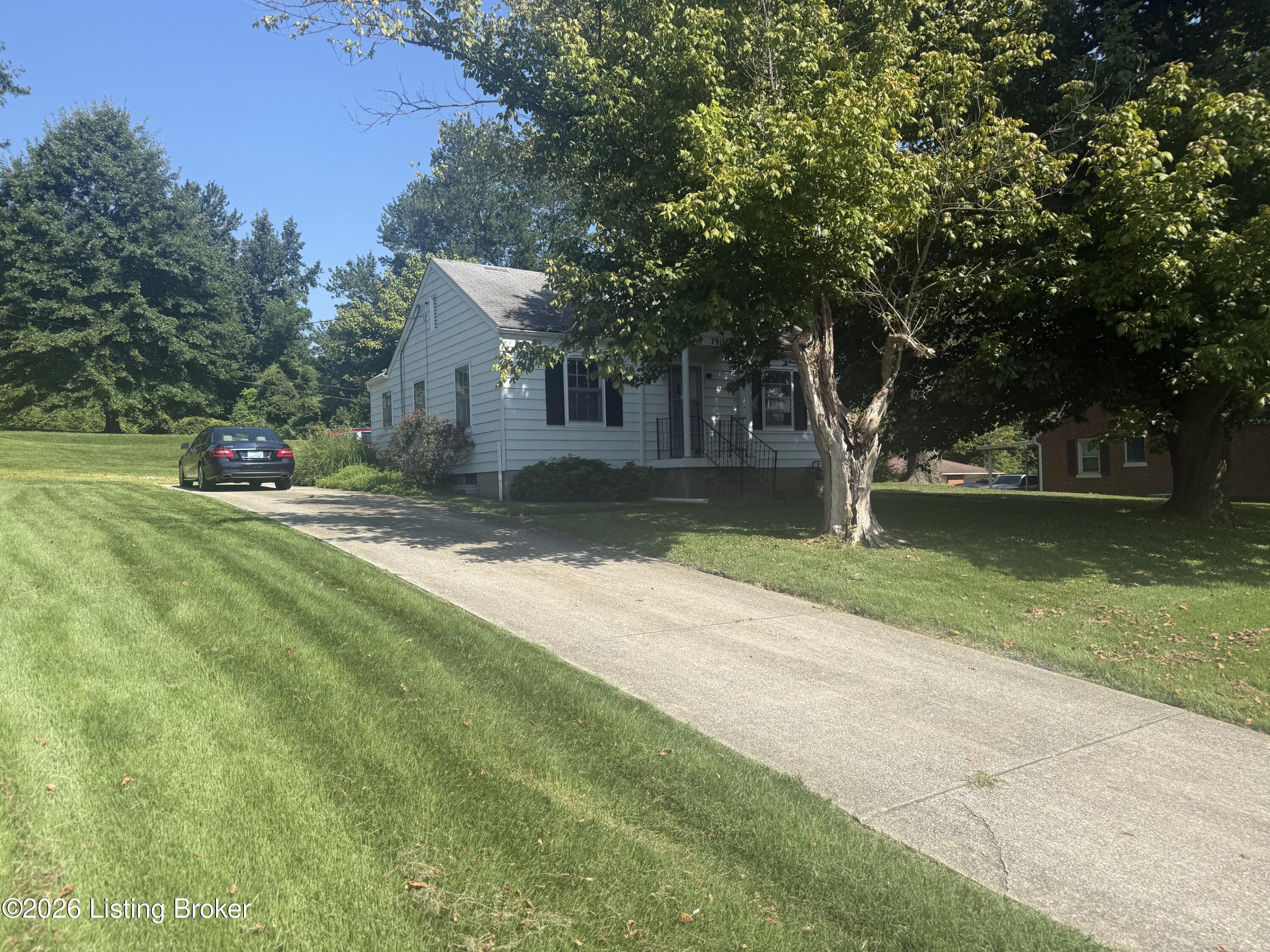 7916 3rd Street Rd Property Photo 1