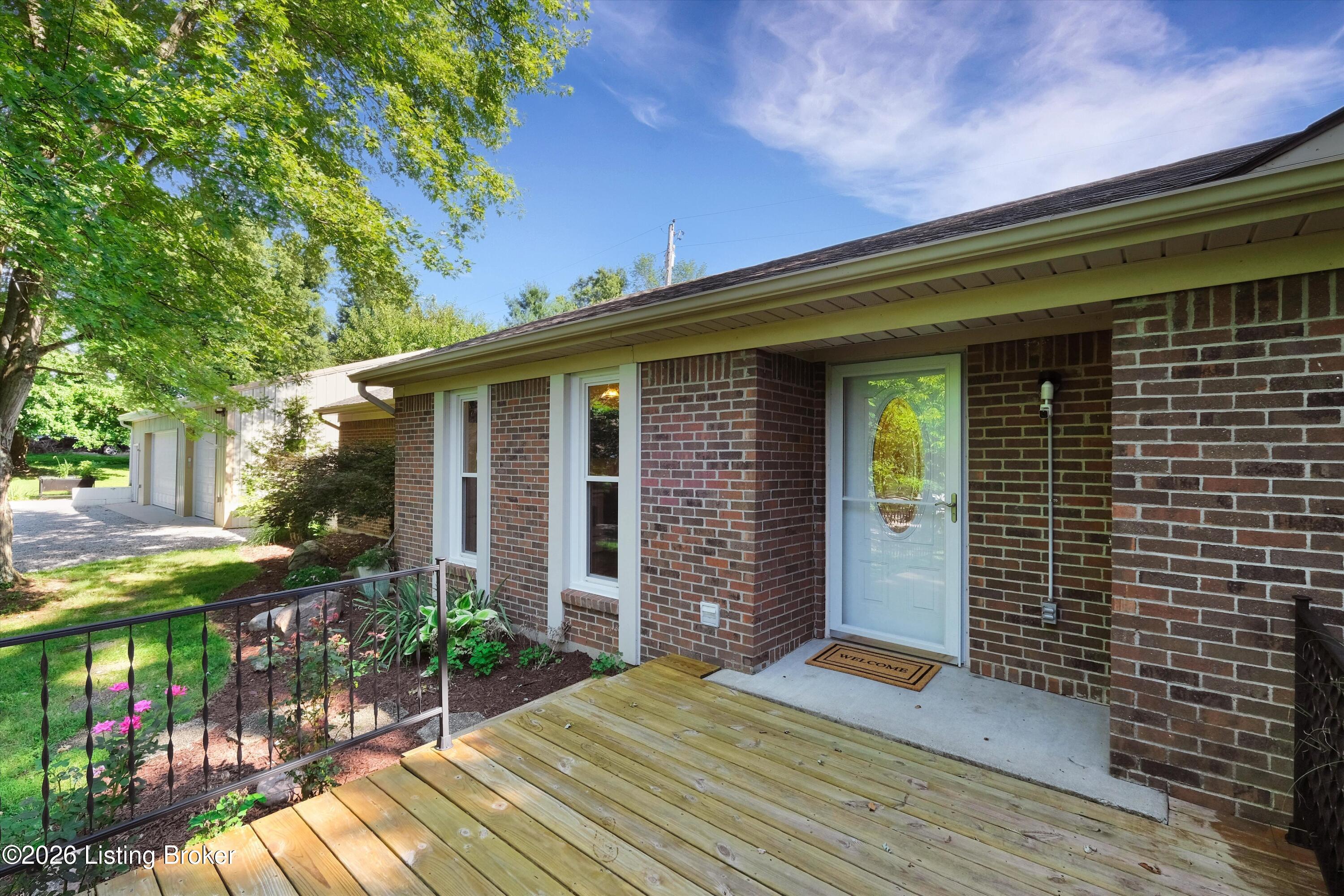 1711 Crestview Dr Property Photo 1