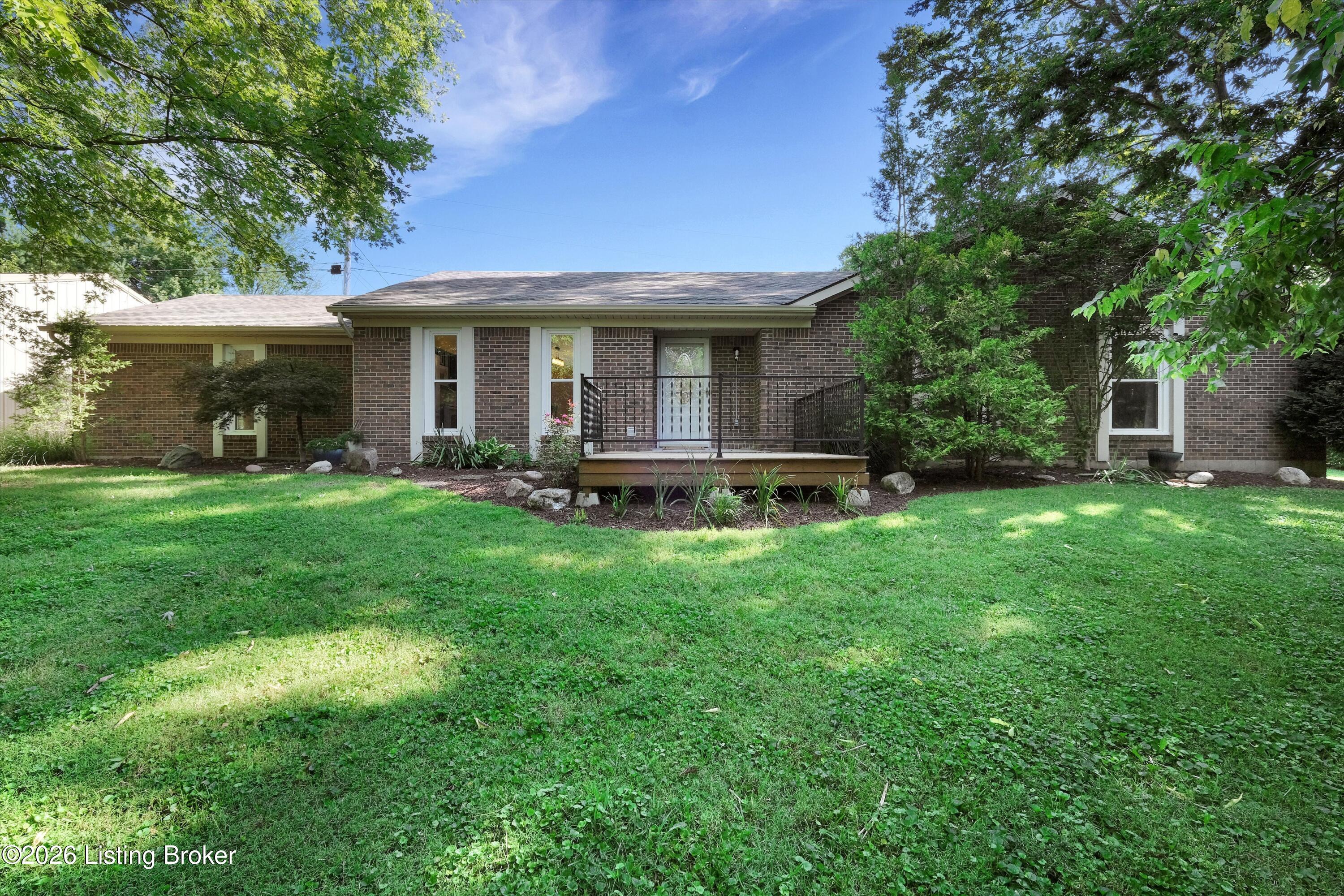 1711 Crestview Dr Property Photo 2