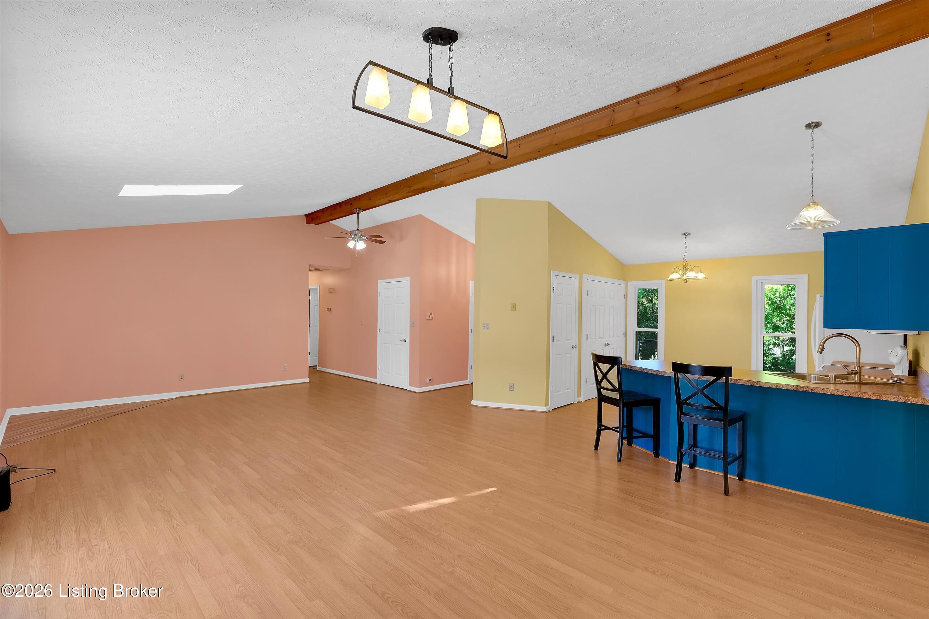 1711 Crestview Dr Property Photo 4
