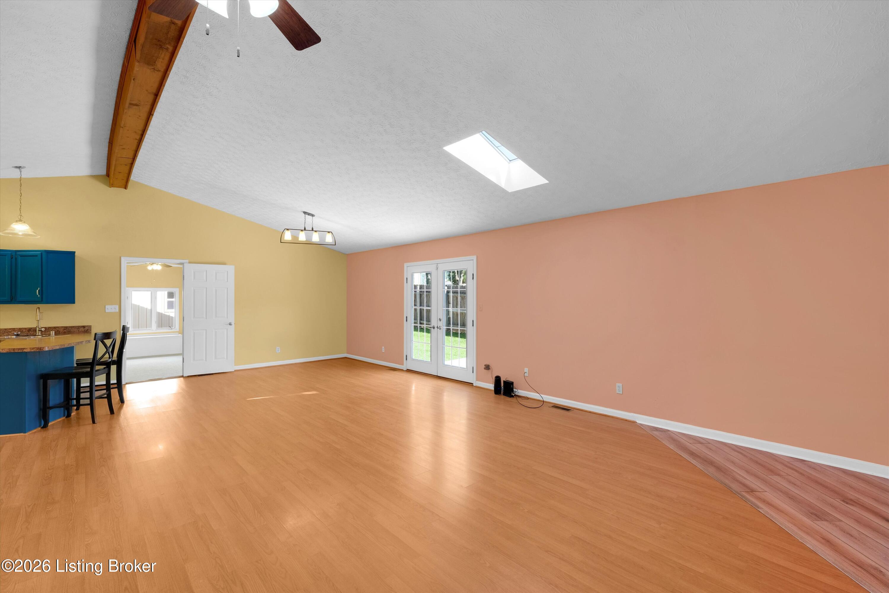 1711 Crestview Dr Property Photo 5