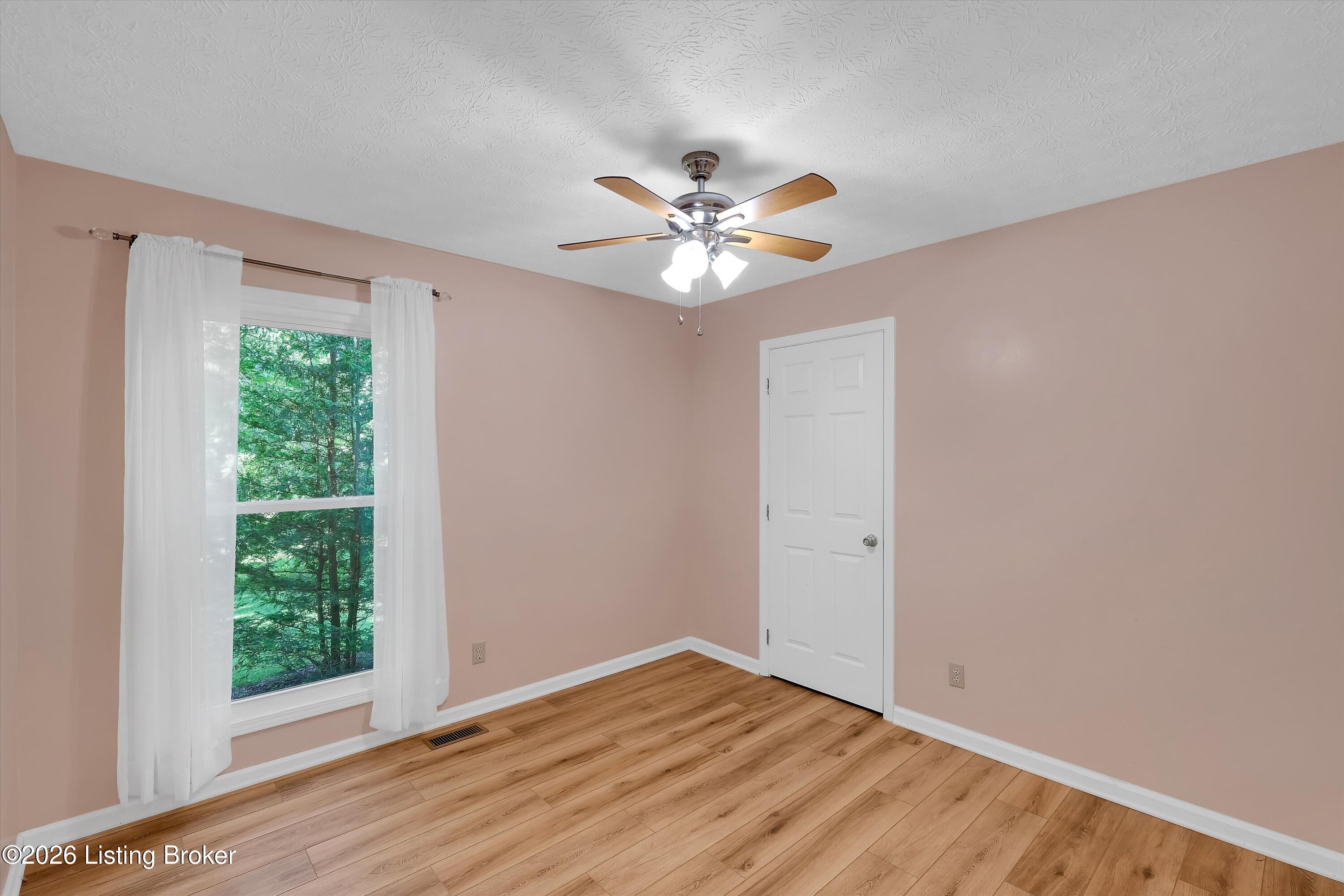 1711 Crestview Dr Property Photo 18
