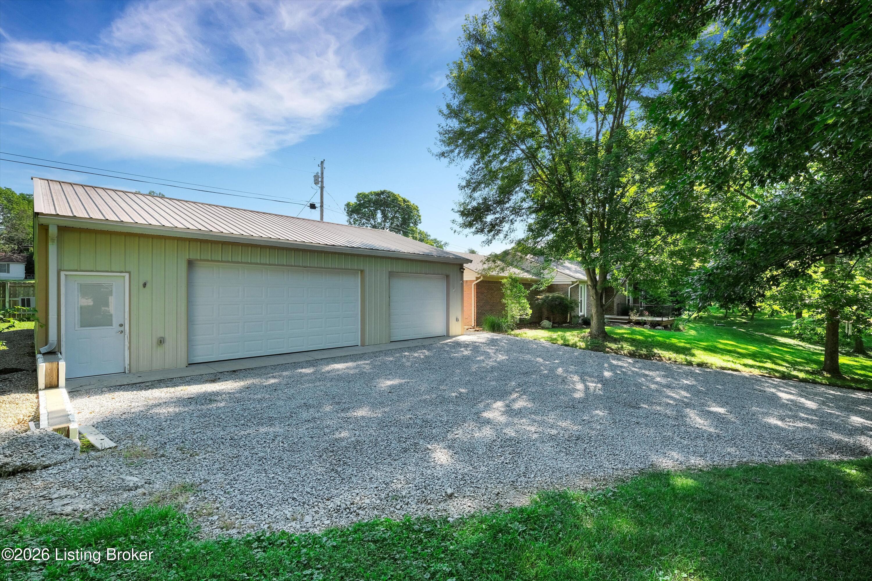 1711 Crestview Dr Property Photo 21