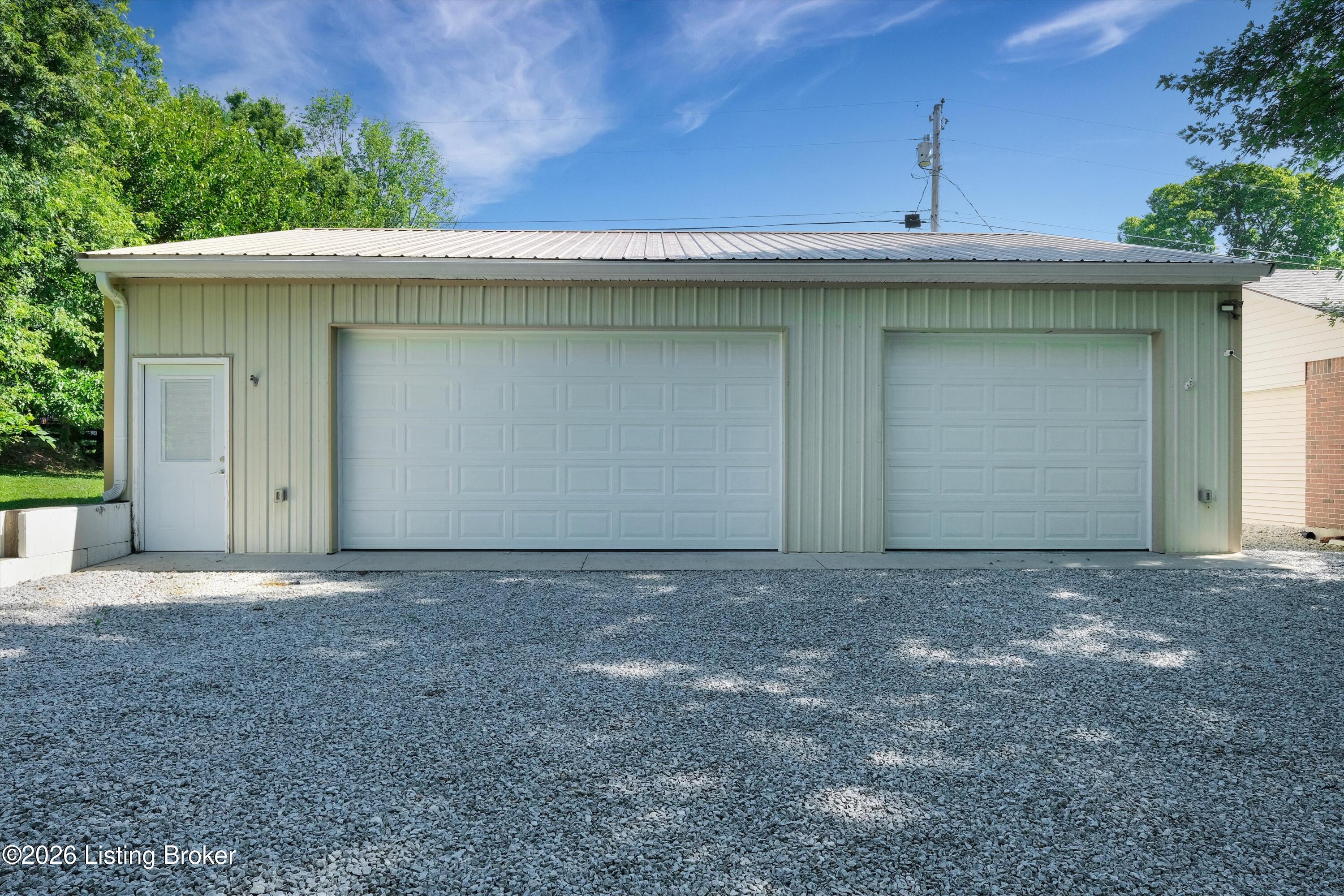 1711 Crestview Dr Property Photo 23