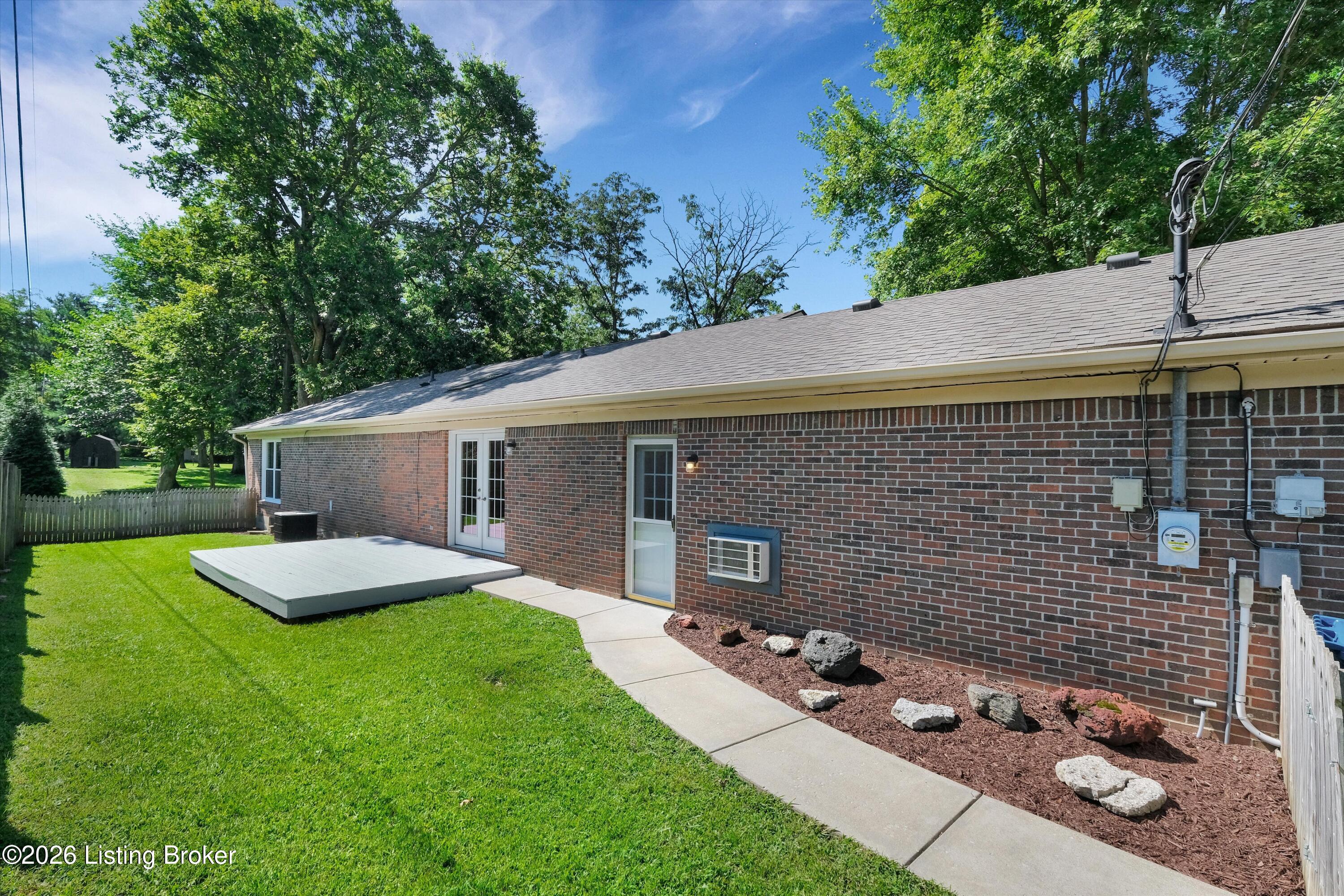 1711 Crestview Dr Property Photo 26