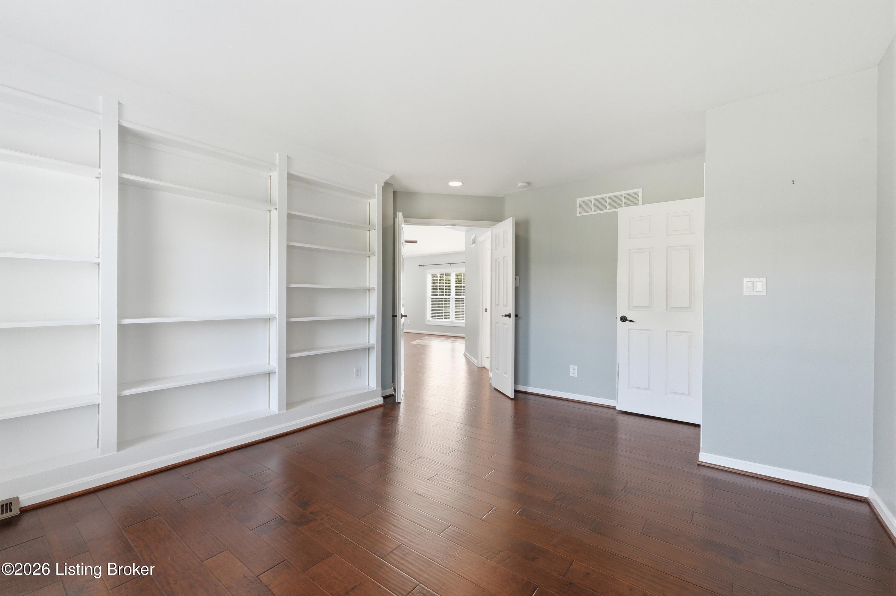 11710 Paramont Way Property Photo 32