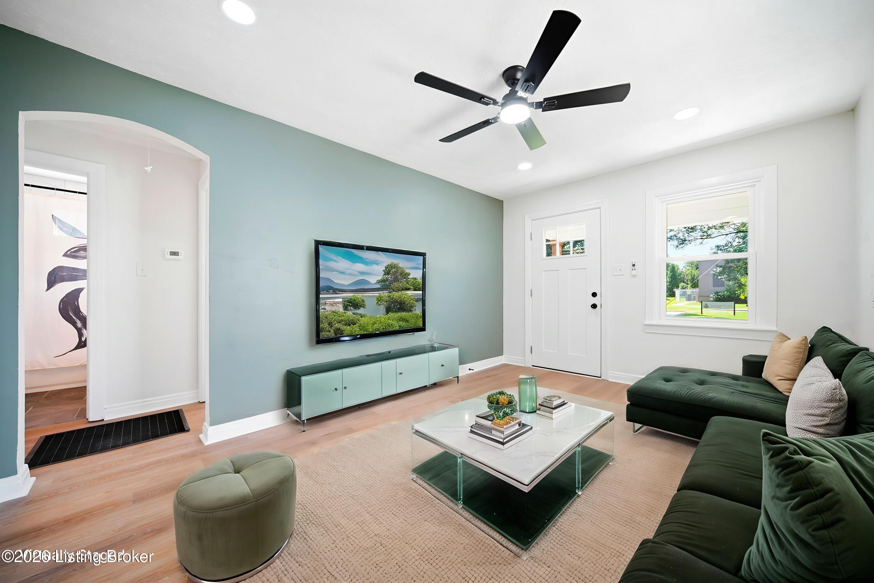 1007 Beecher St Property Photo 3