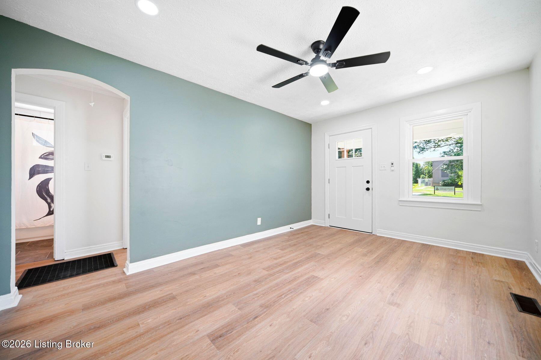 1007 Beecher St Property Photo 4