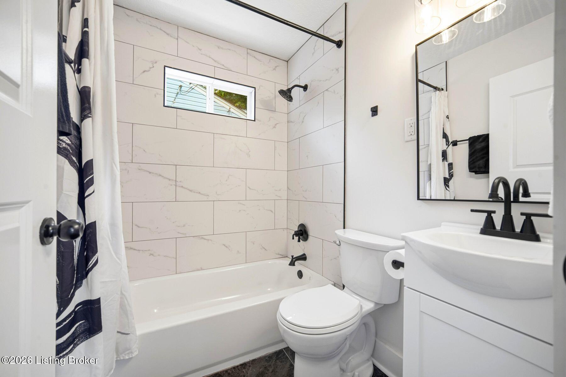 1007 Beecher St Property Photo 10
