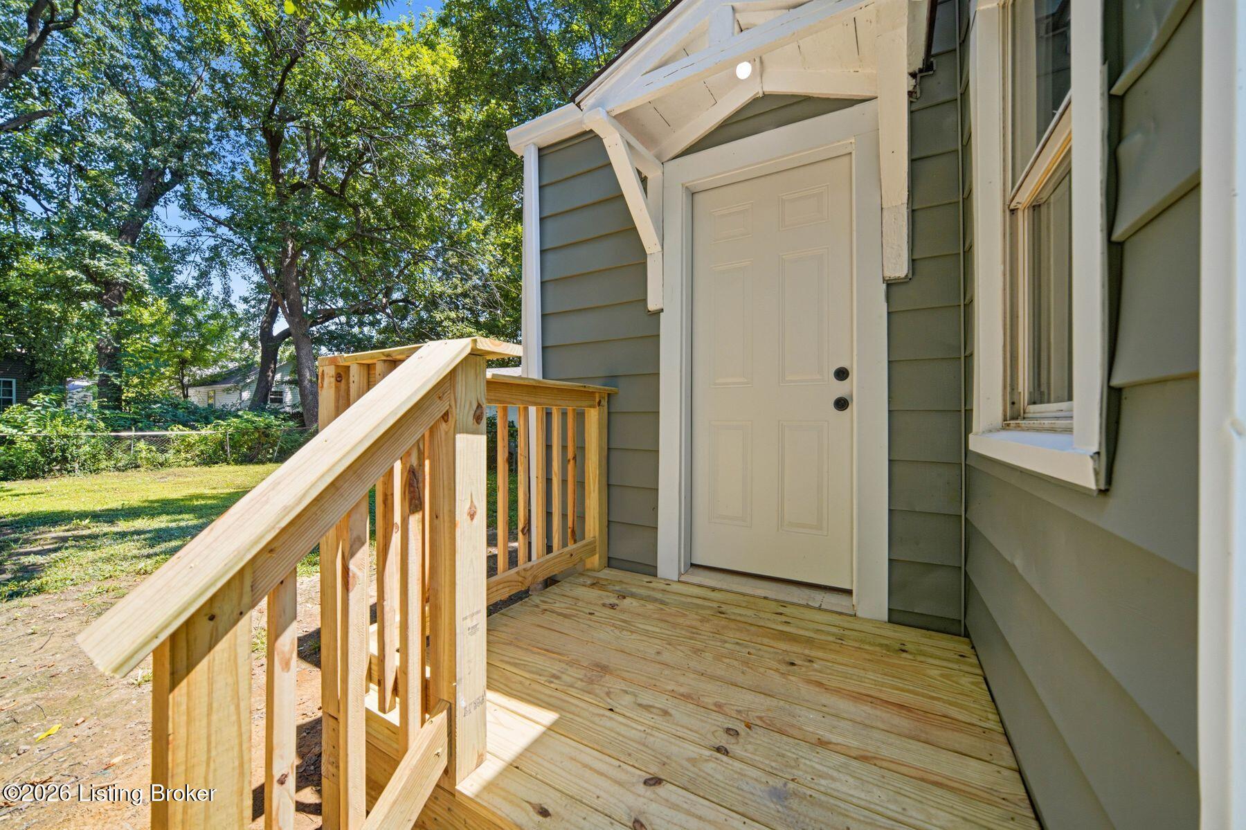 1007 Beecher St Property Photo 16