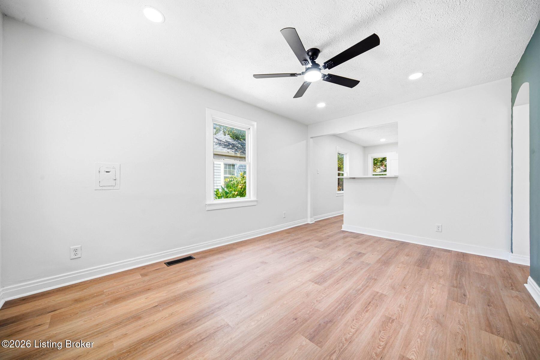 1007 Beecher St Property Photo 32