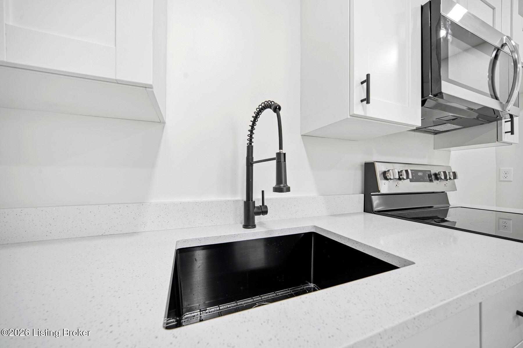 1007 Beecher St Property Photo 35
