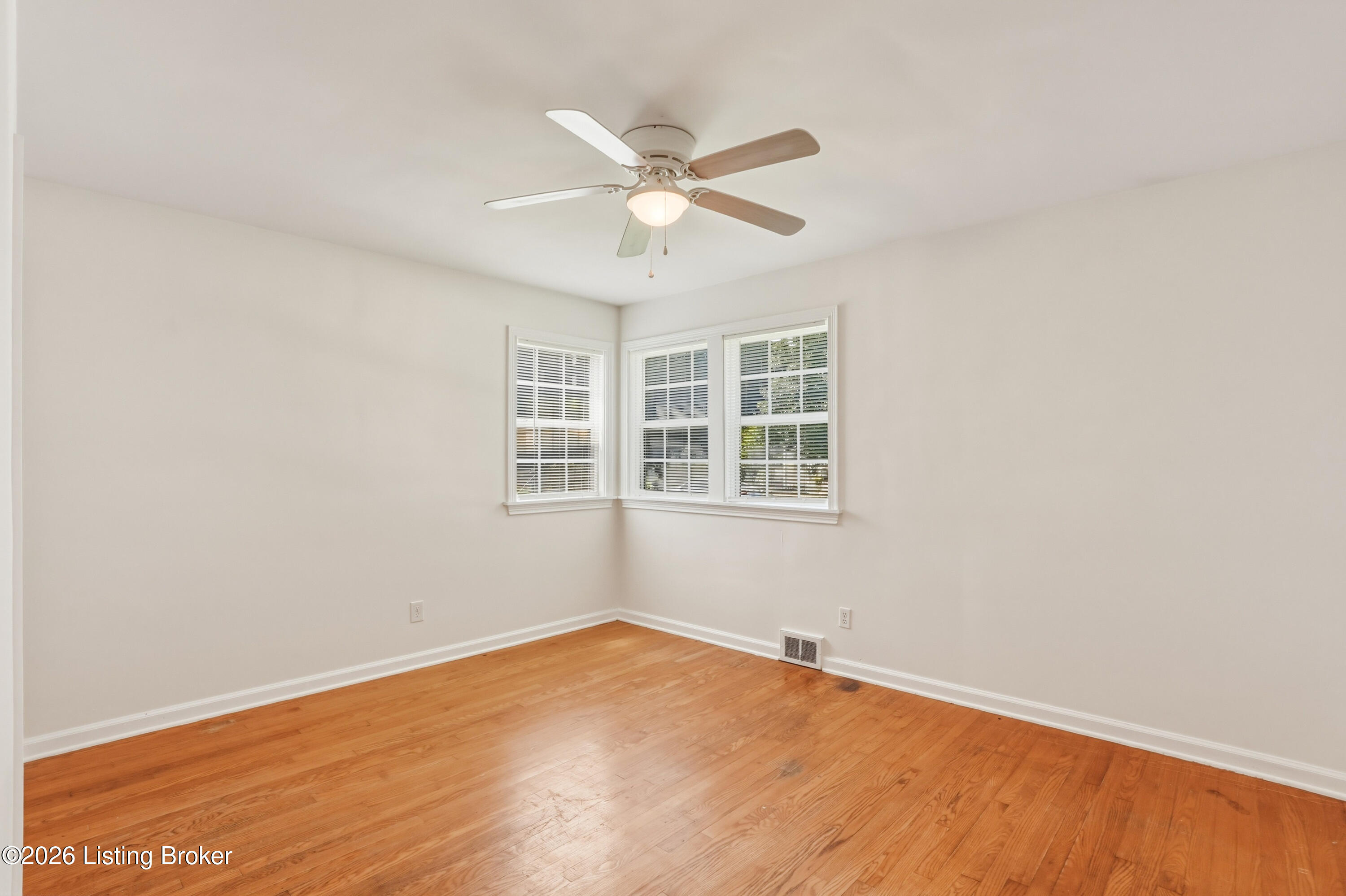401 S Center St Property Photo 5