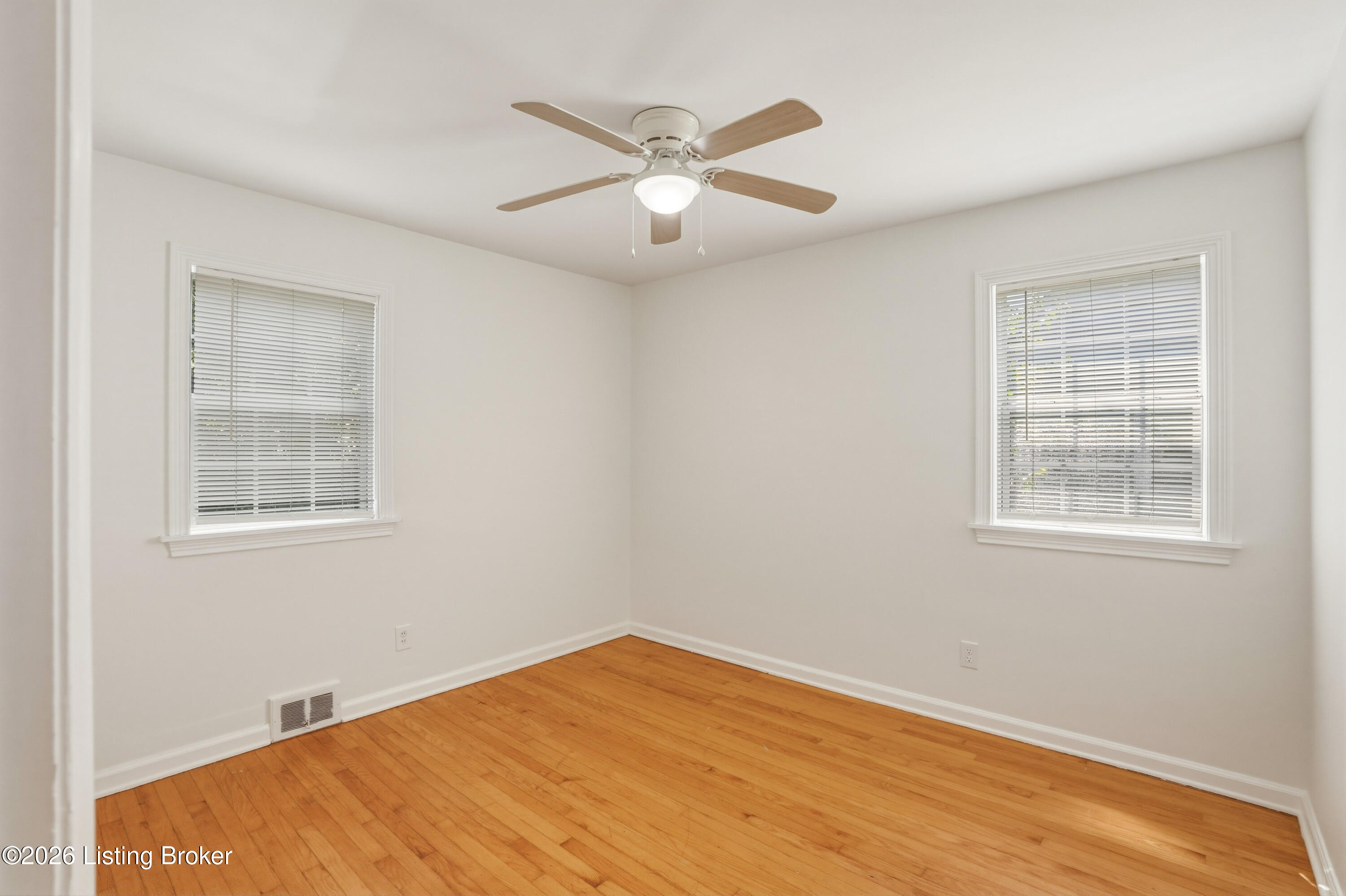 401 S Center St Property Photo 26