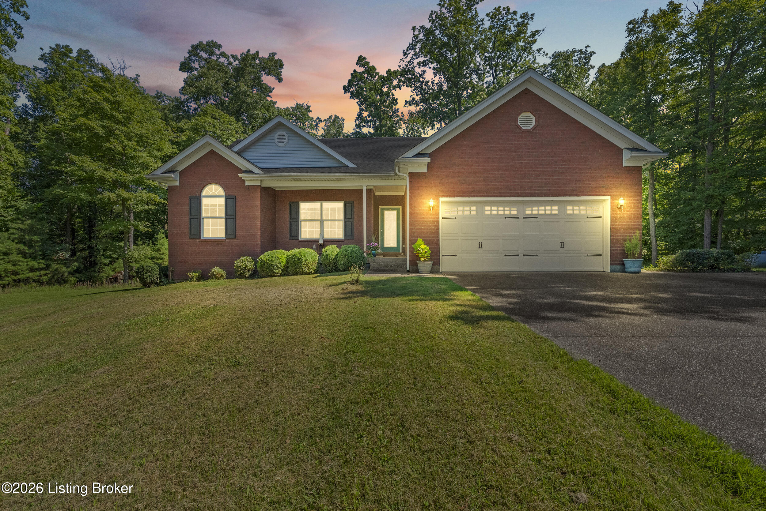 210 E Indian Stone Rd Property Photo 2