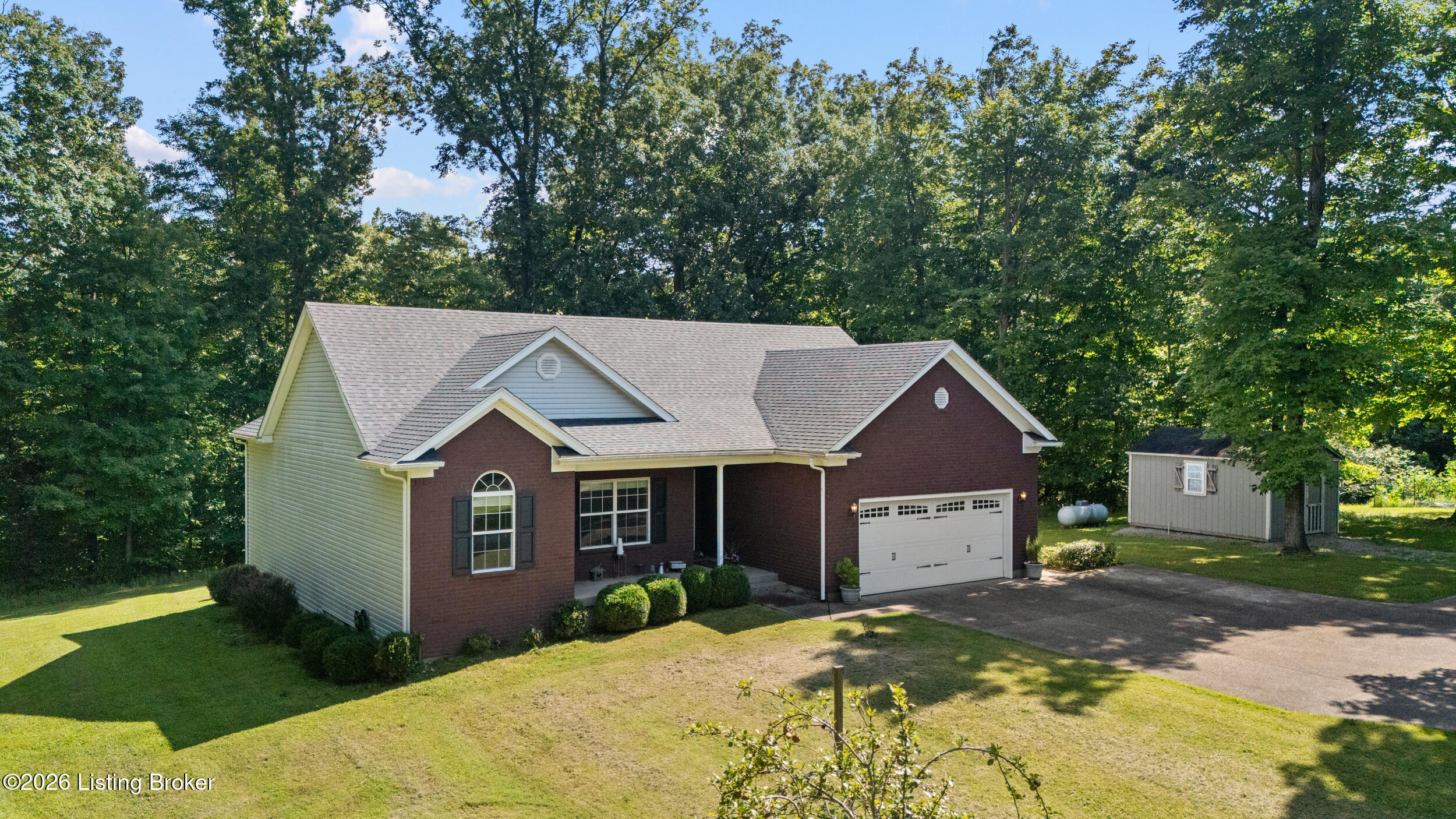 210 E Indian Stone Rd Property Photo 3
