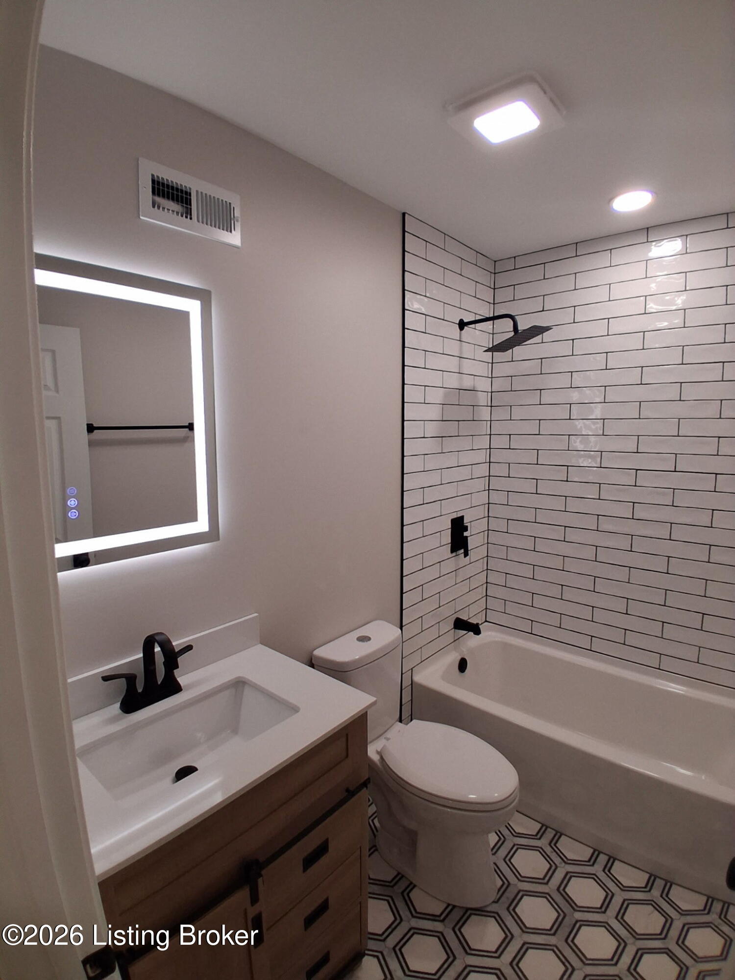 1203 E Kentucky St Property Photo 20