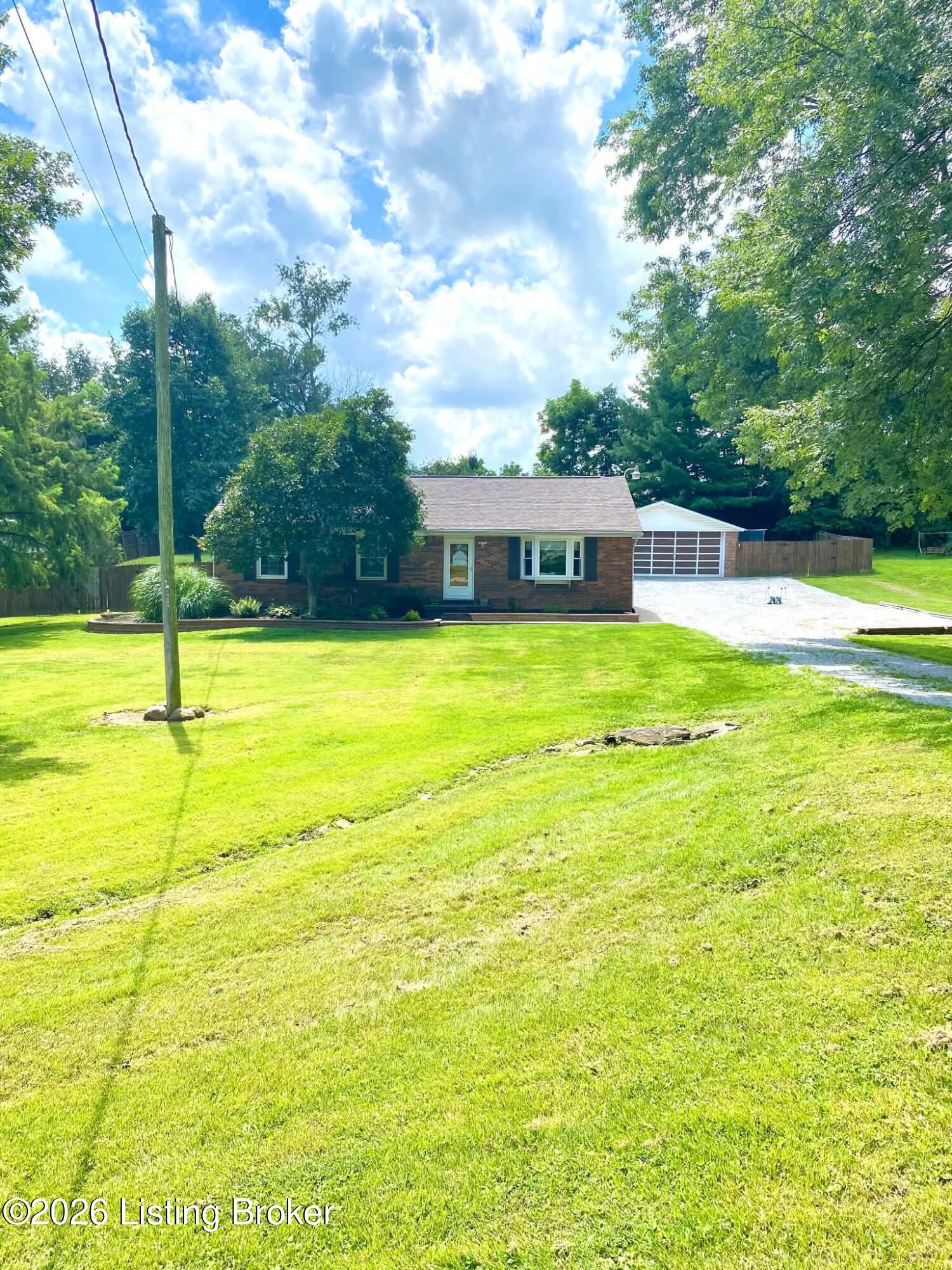 974 Trout Ln Property Photo 2