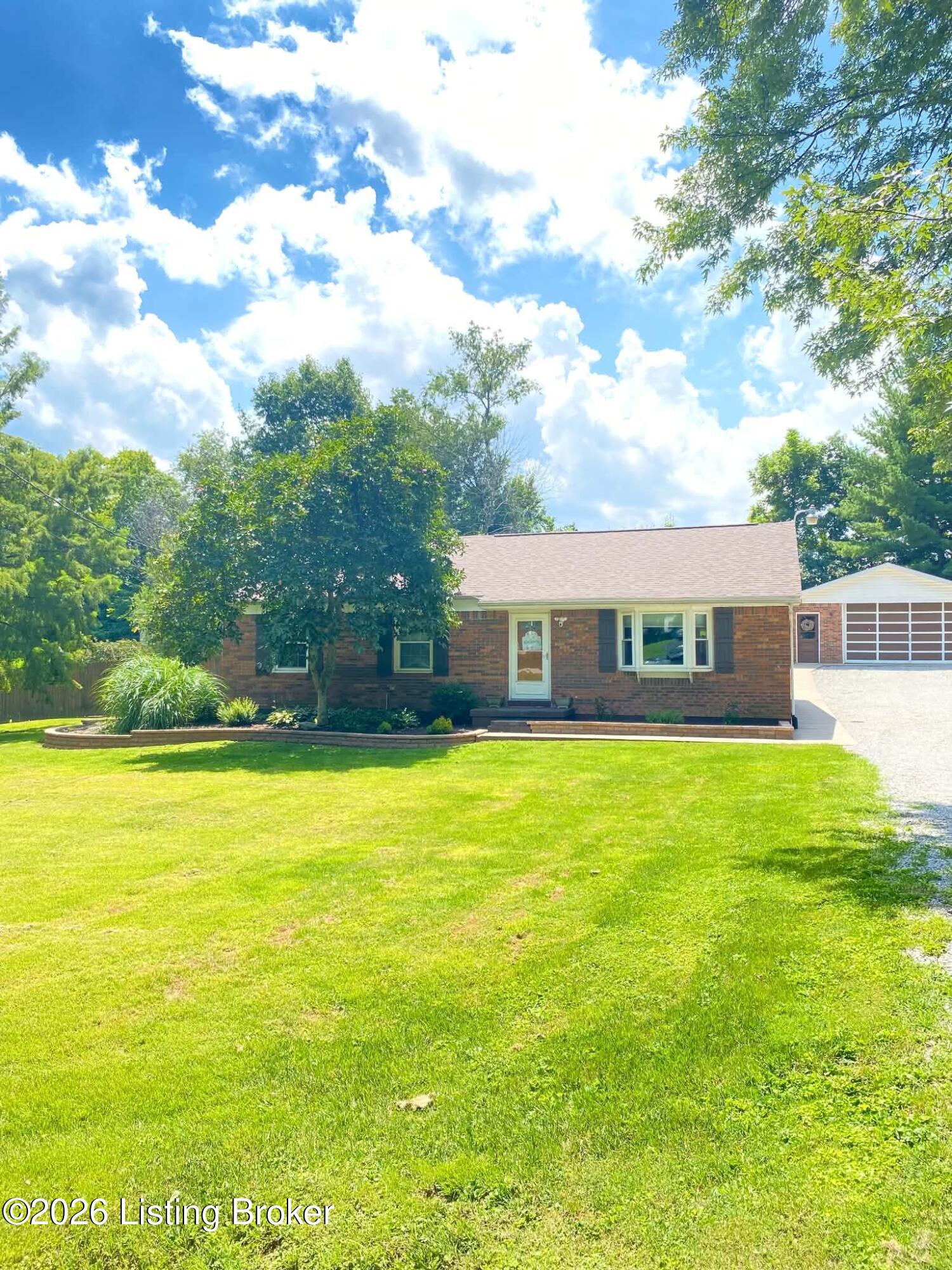 974 Trout Ln Property Photo 3