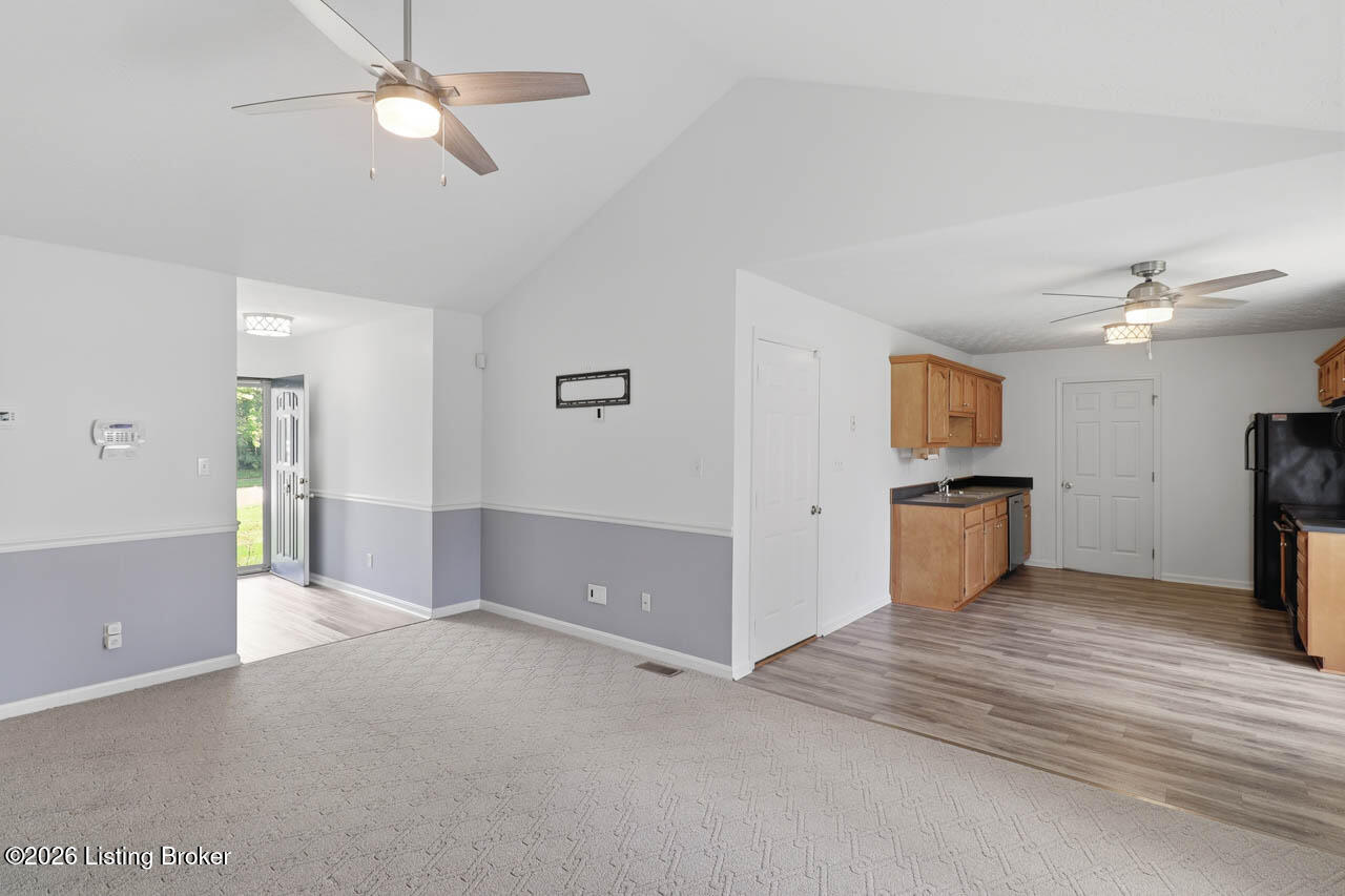 108 Excalibur Ct Property Photo 2