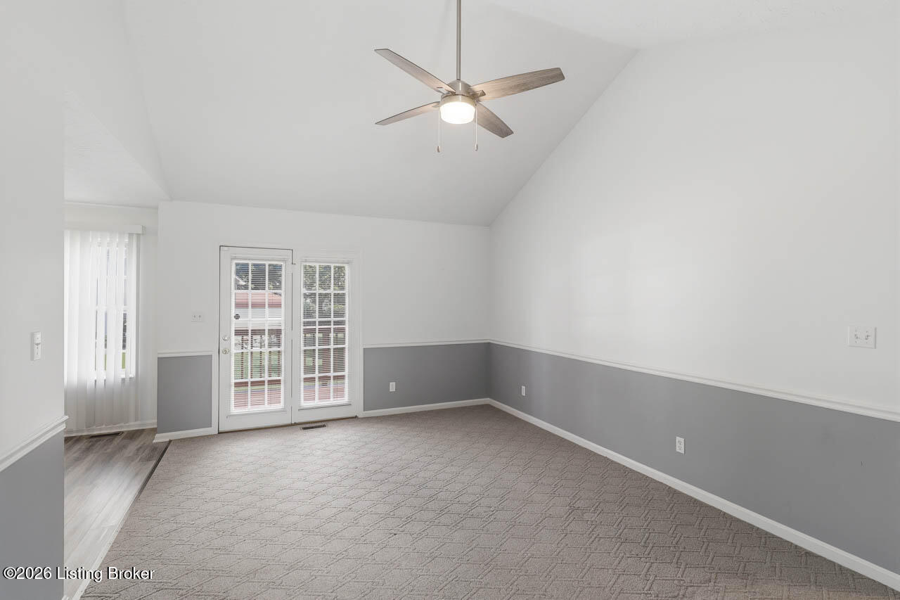 108 Excalibur Ct Property Photo 3
