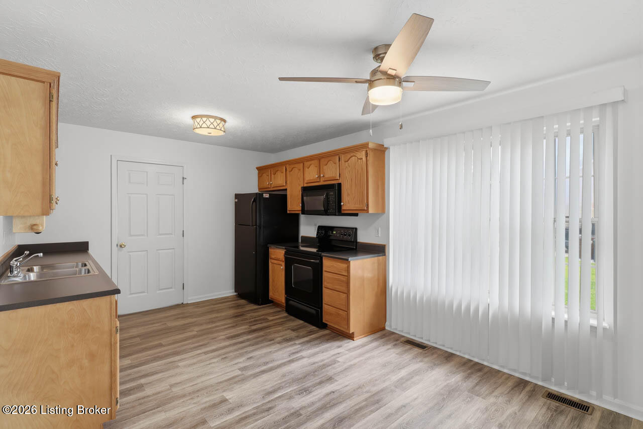 108 Excalibur Ct Property Photo 7