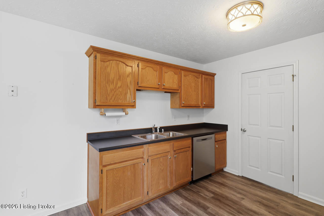 108 Excalibur Ct Property Photo 8