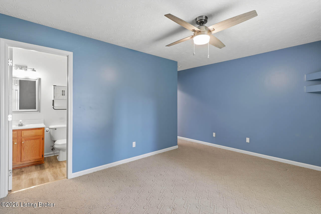 108 Excalibur Ct Property Photo 14
