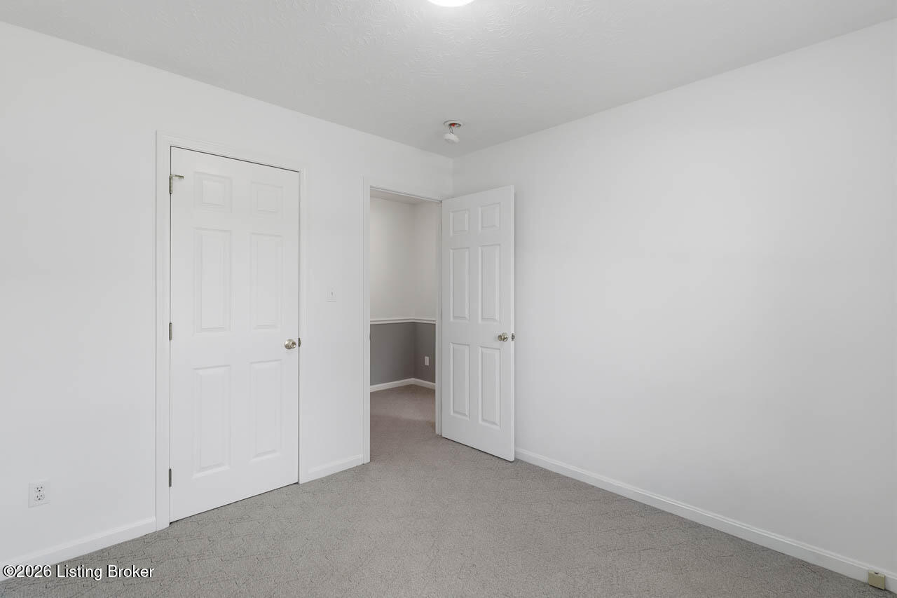 108 Excalibur Ct Property Photo 17