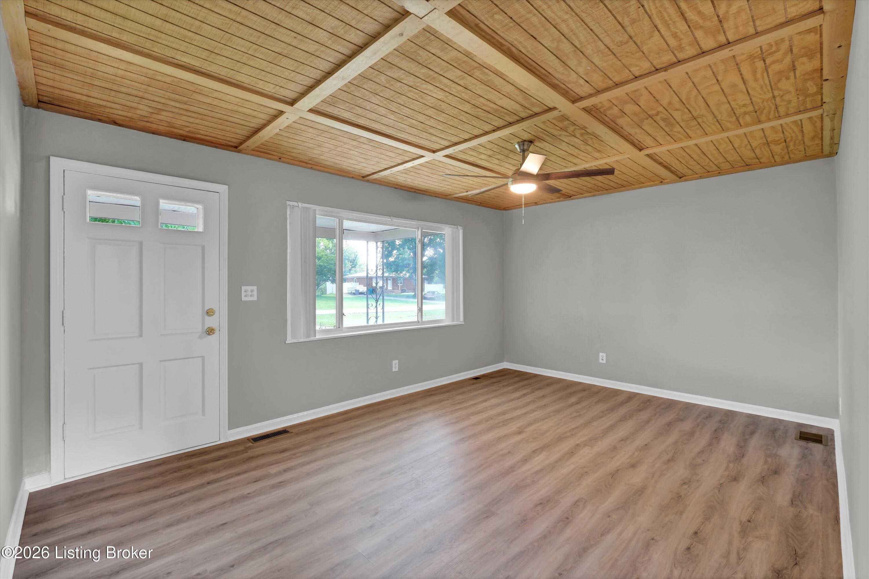 213 Pebblebrook Dr Property Photo 4