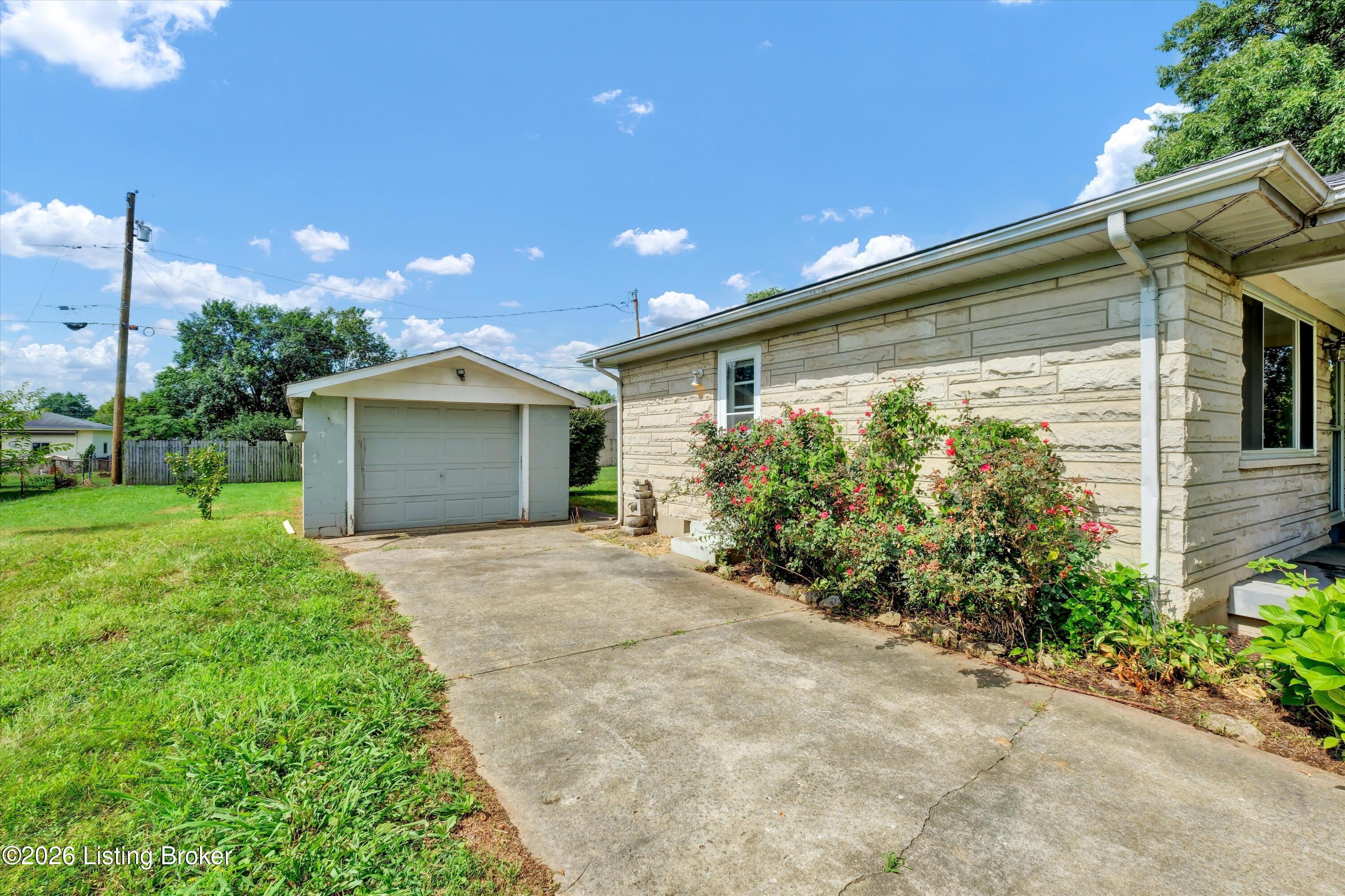213 Pebblebrook Dr Property Photo 25