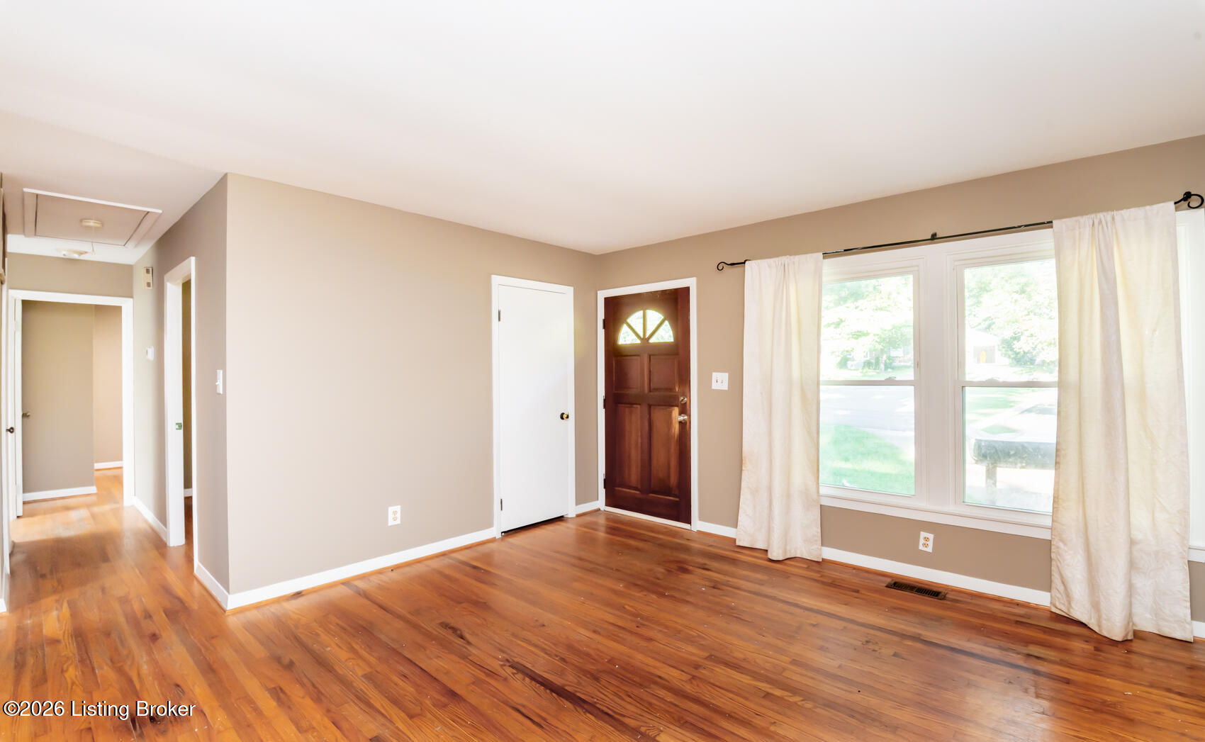 227 Blackburn Ave Property Photo 3