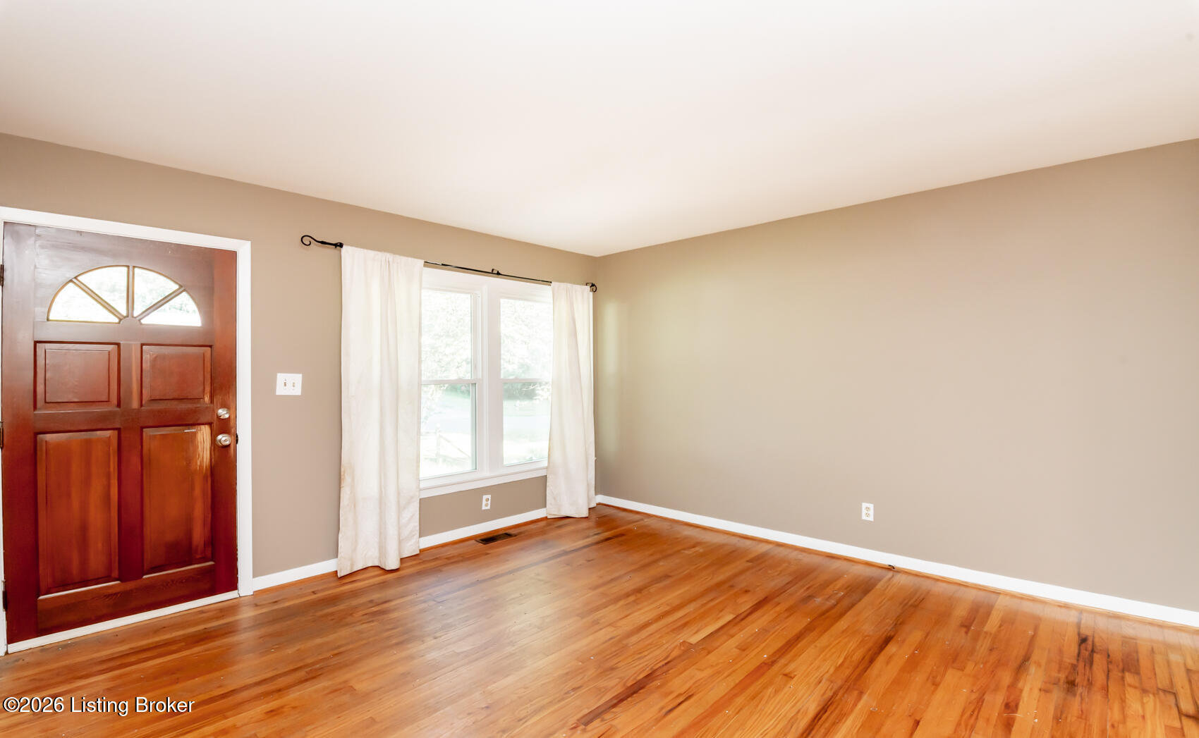 227 Blackburn Ave Property Photo 4