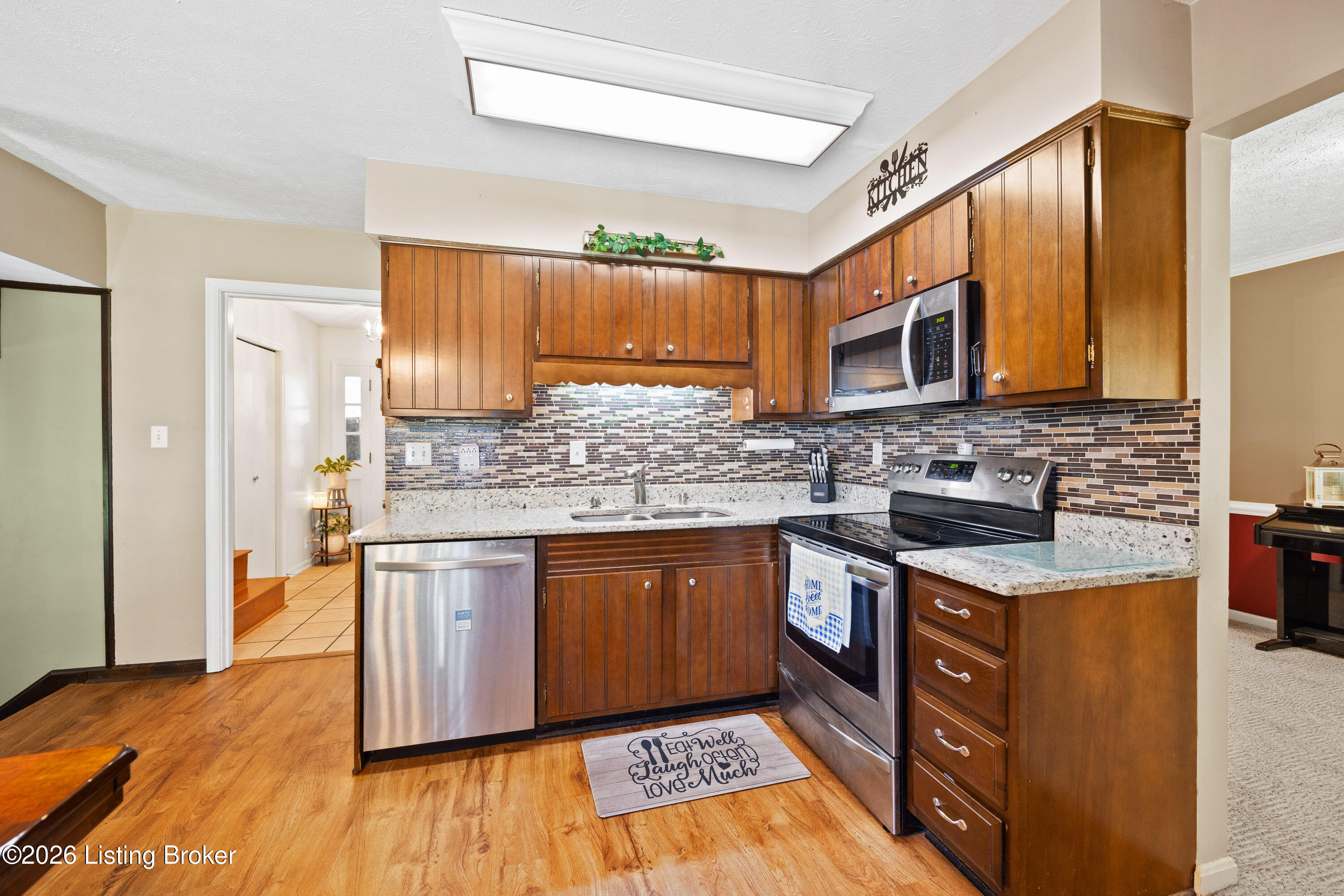 574 Pine Creek Rd Property Photo 3