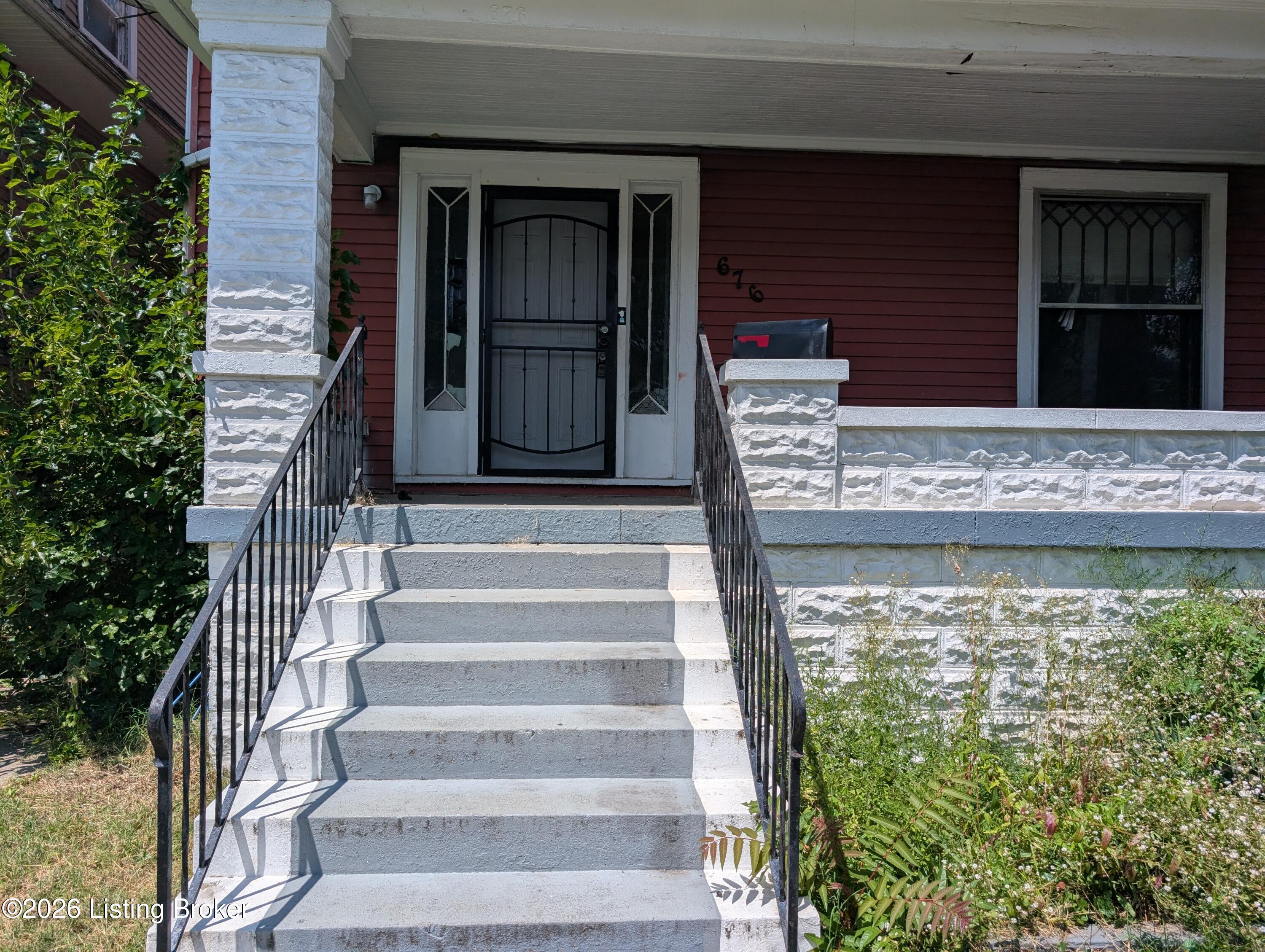 676 Cecil Ave Property Photo 2