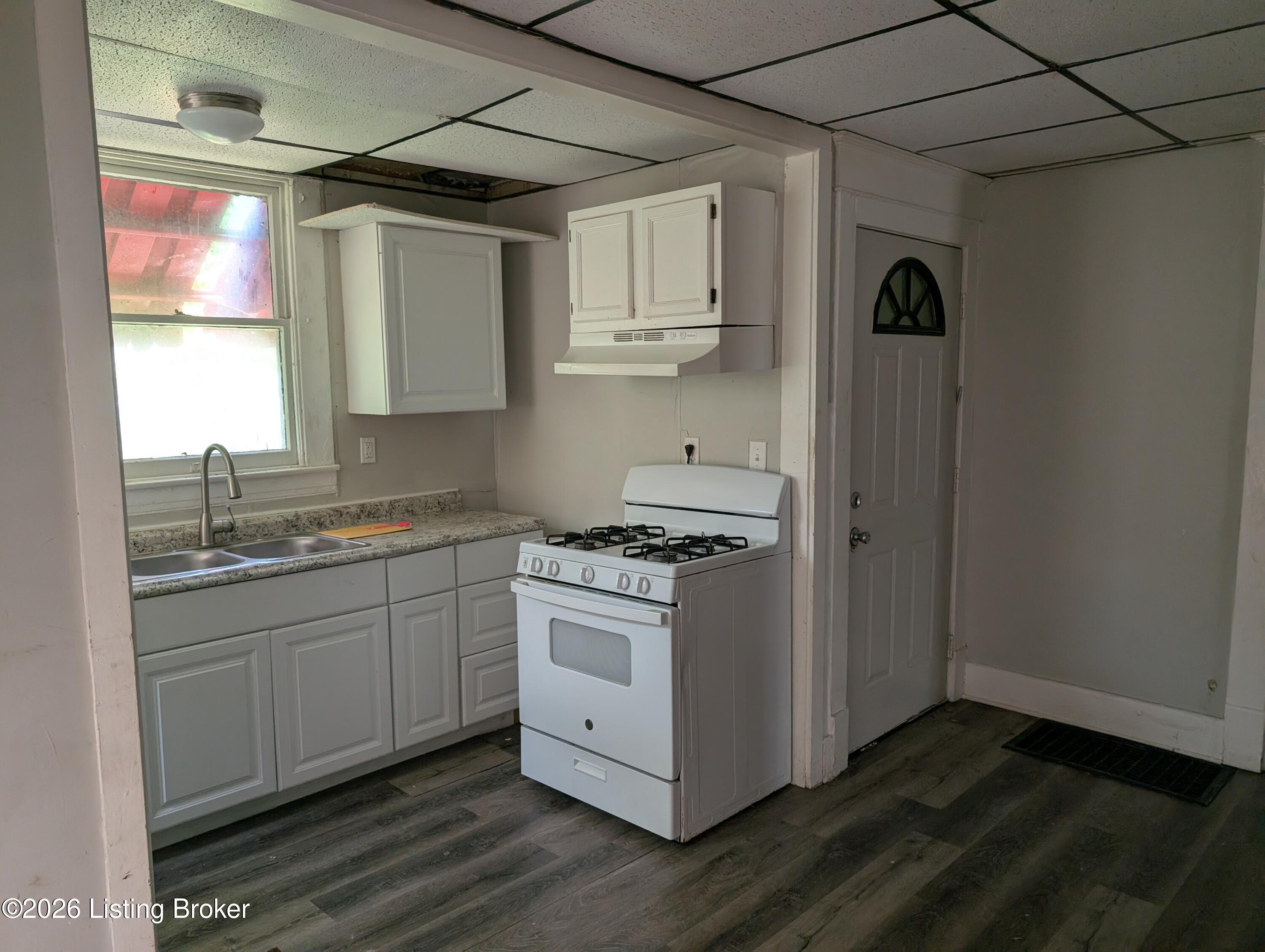 676 Cecil Ave Property Photo 5