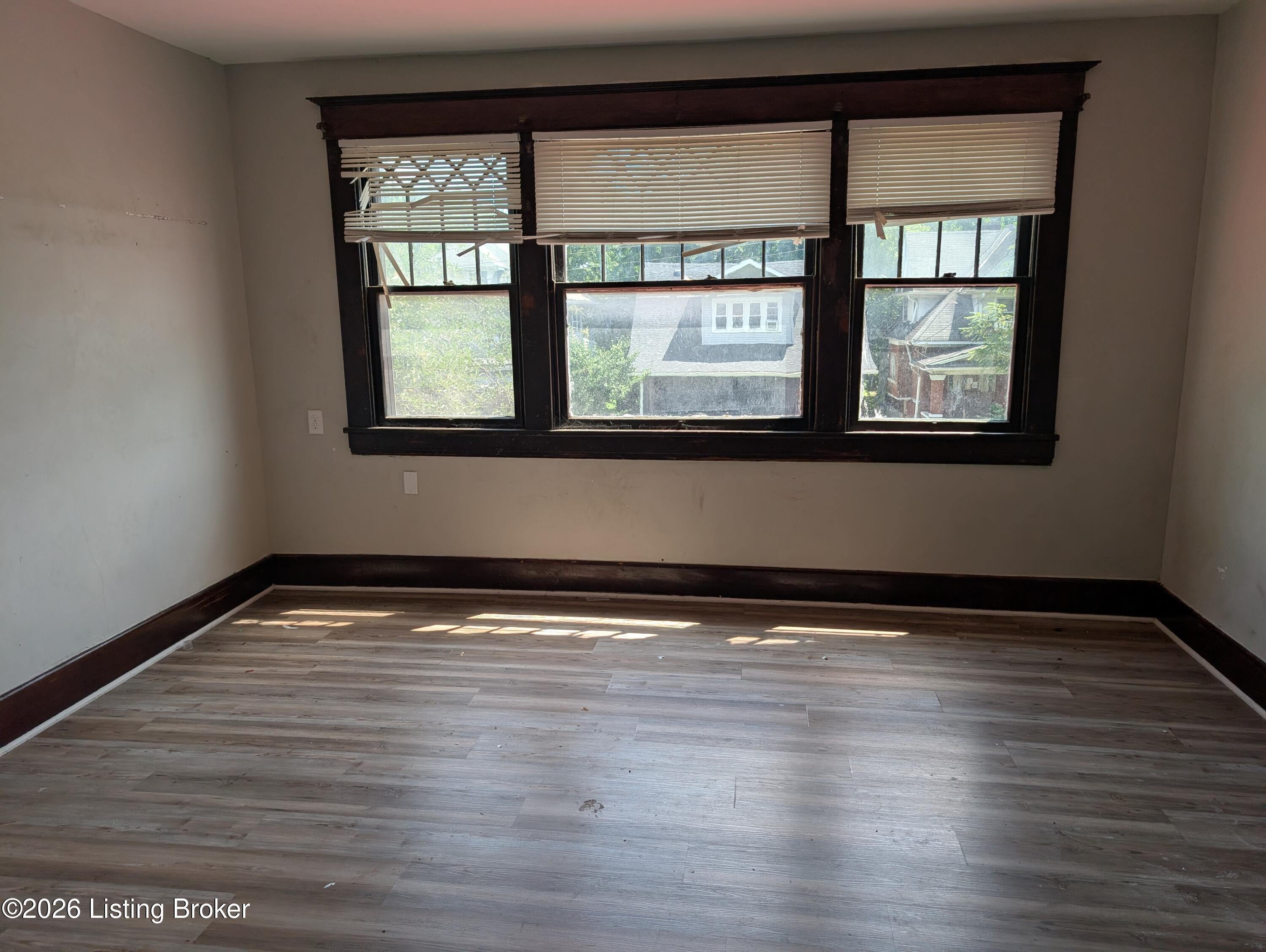 676 Cecil Ave Property Photo 9