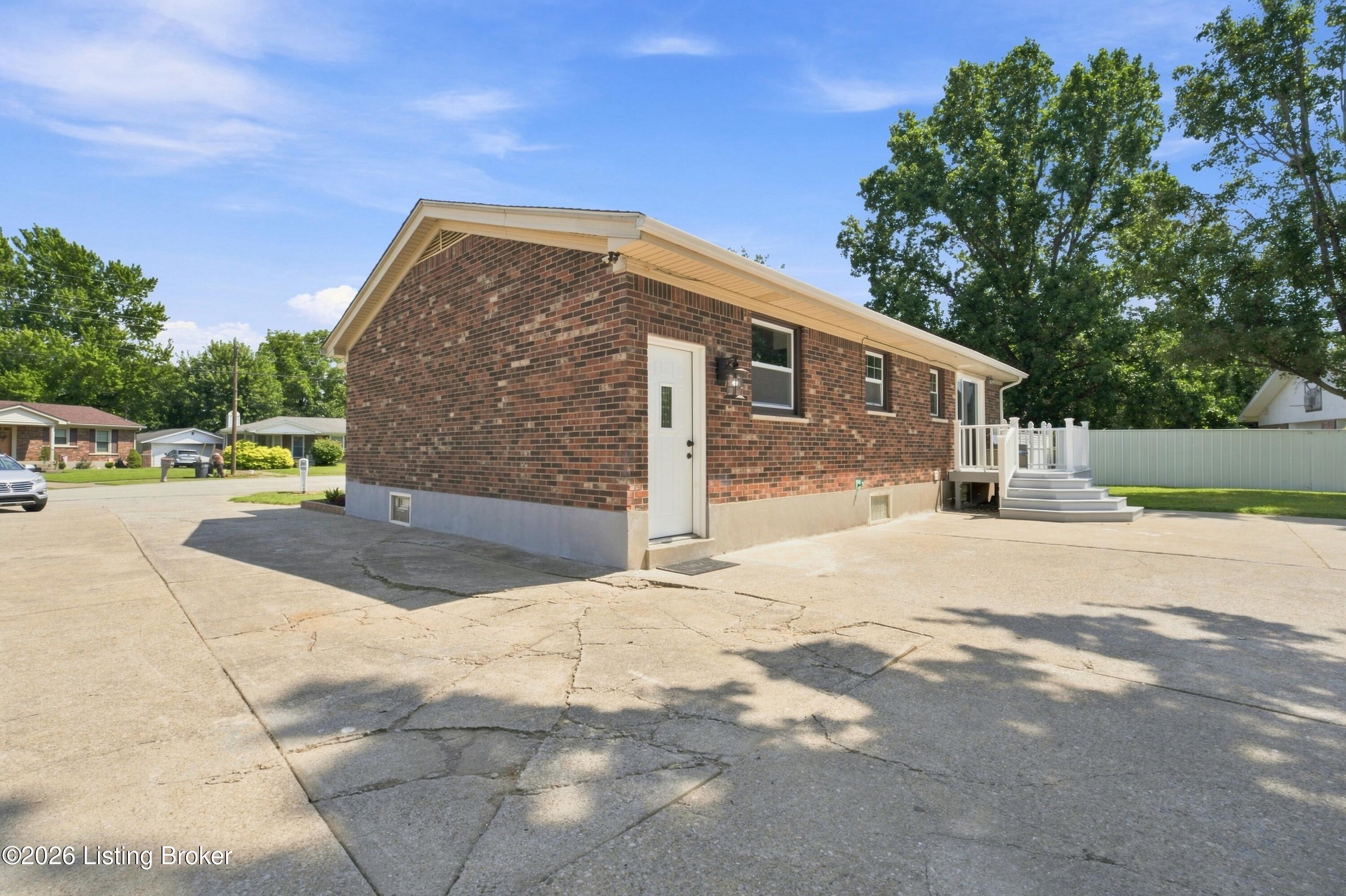 6802 Tropic Ct Property Photo 2