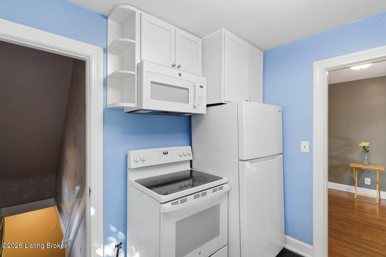 243 Fairfax Ave Property Photo 14