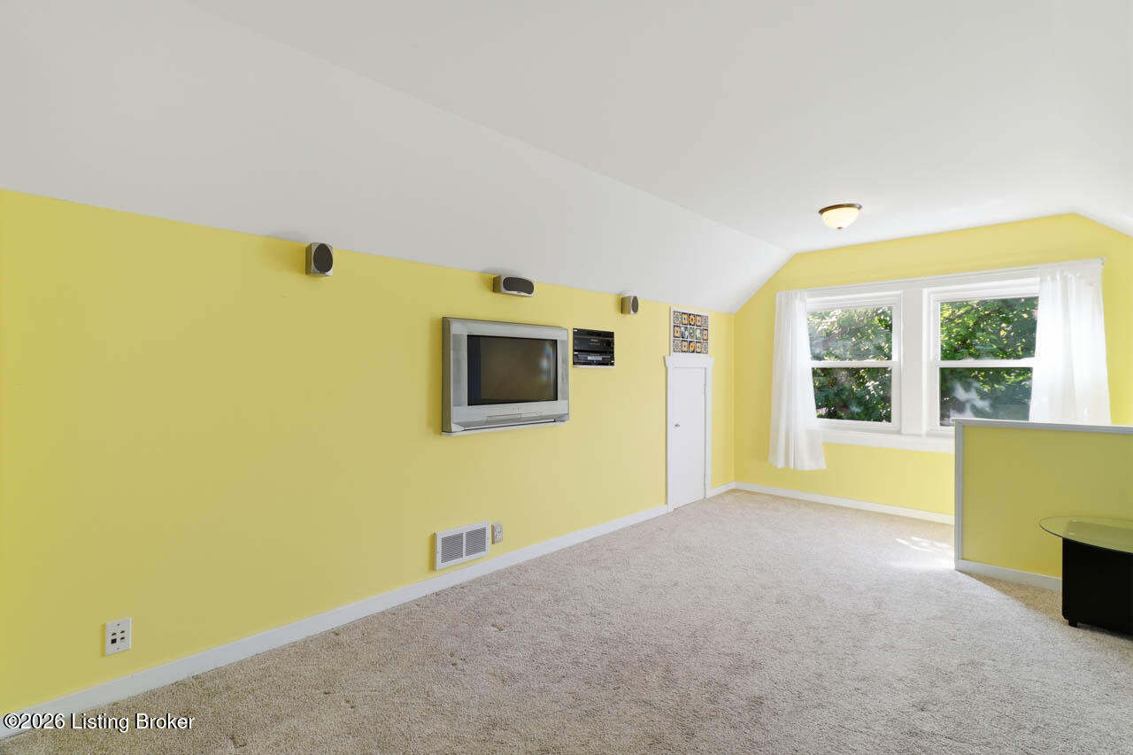 243 Fairfax Ave Property Photo 26
