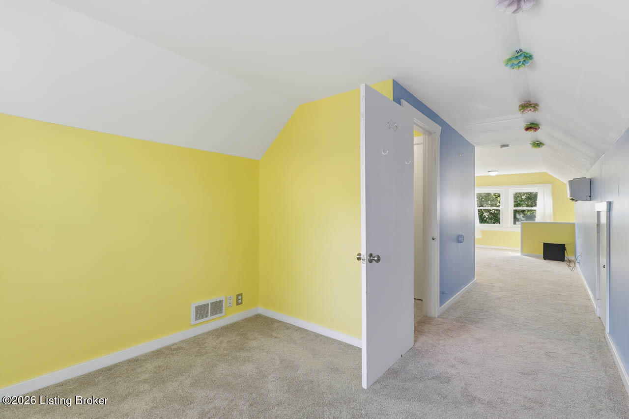 243 Fairfax Ave Property Photo 28
