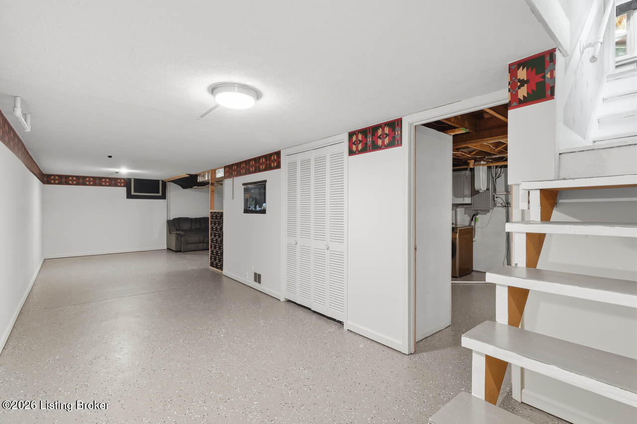 243 Fairfax Ave Property Photo 31