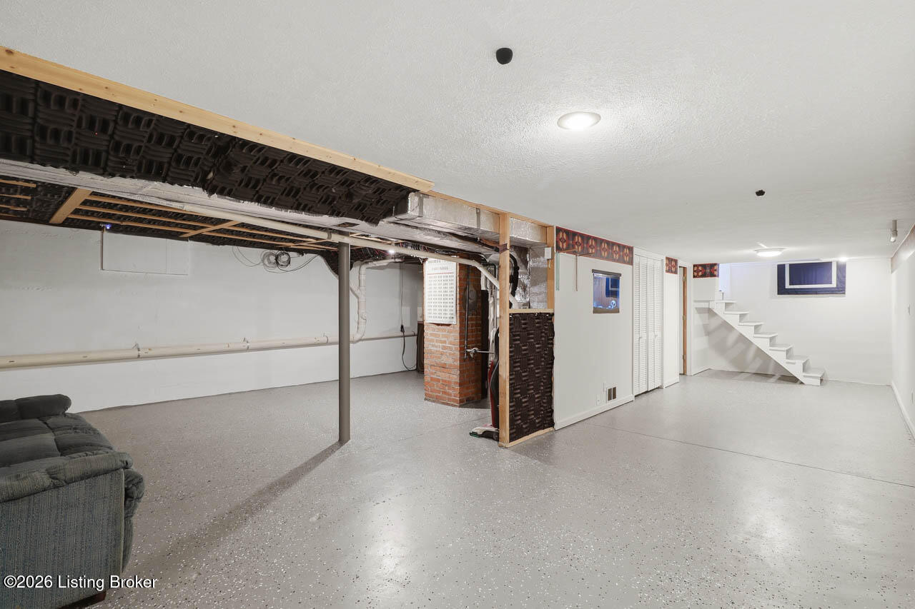 243 Fairfax Ave Property Photo 32