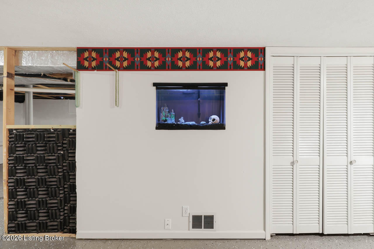 243 Fairfax Ave Property Photo 34