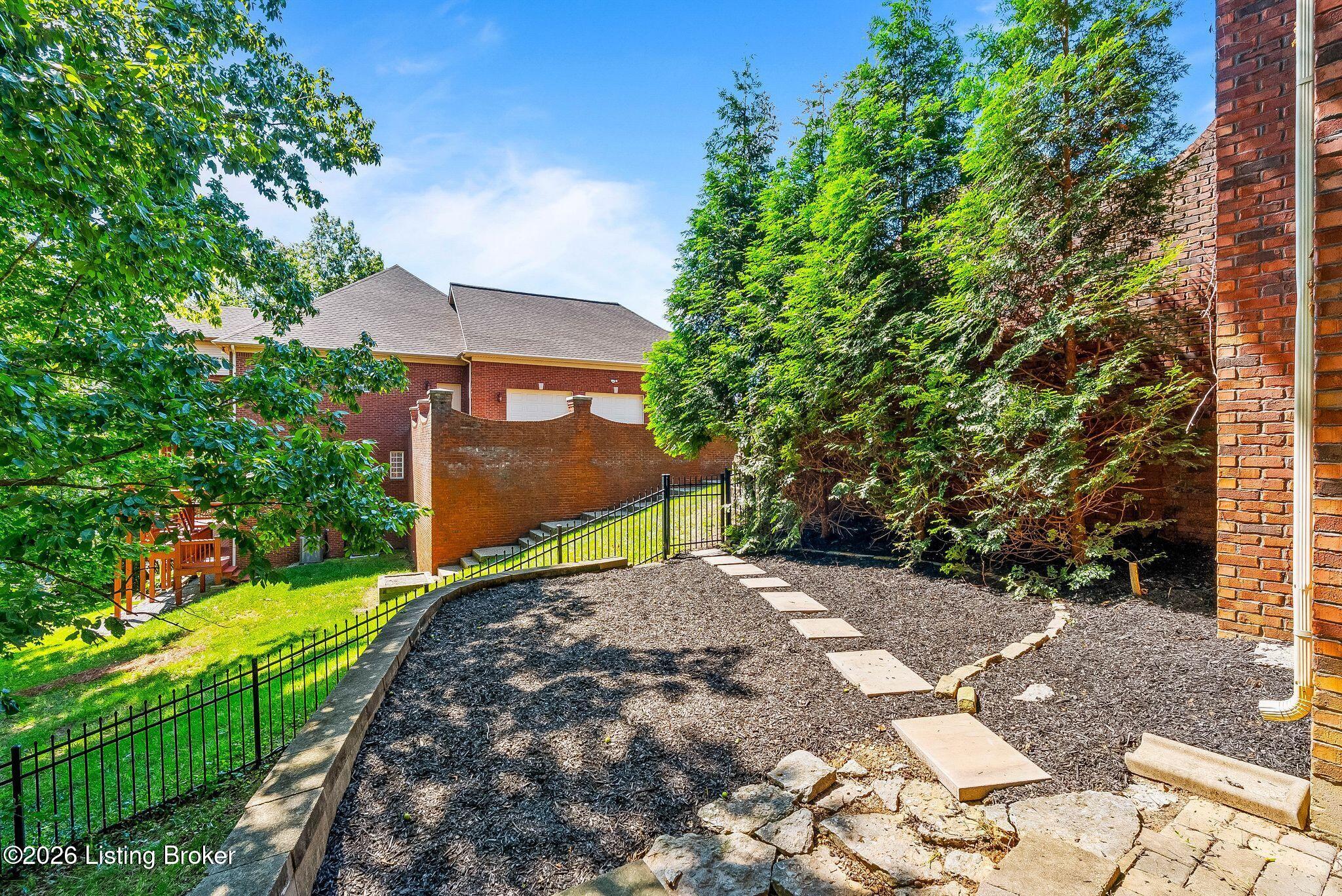 111 Chestnut Glen Dr Property Photo 88