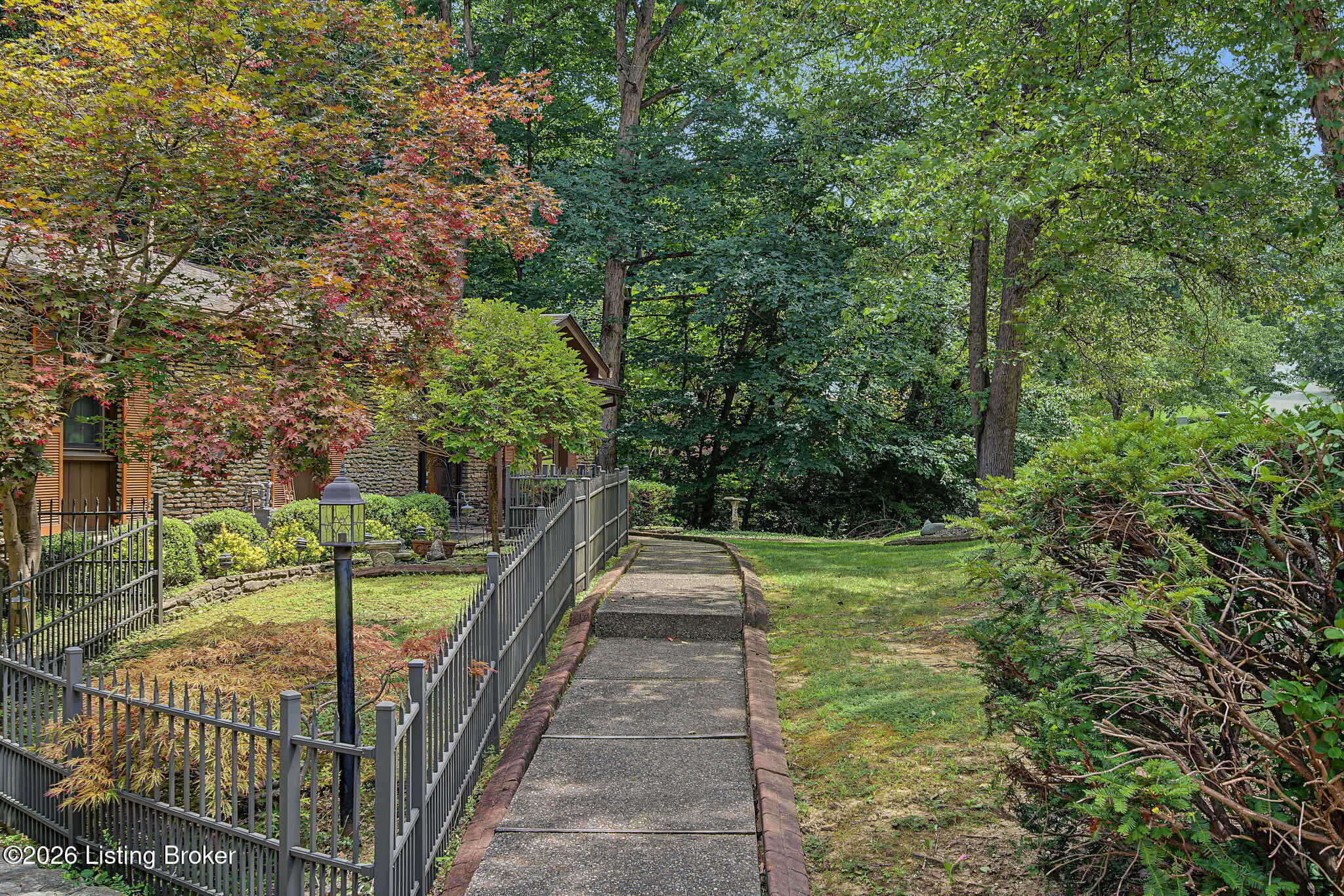 8819 Mountain Brook Dr Property Photo 3