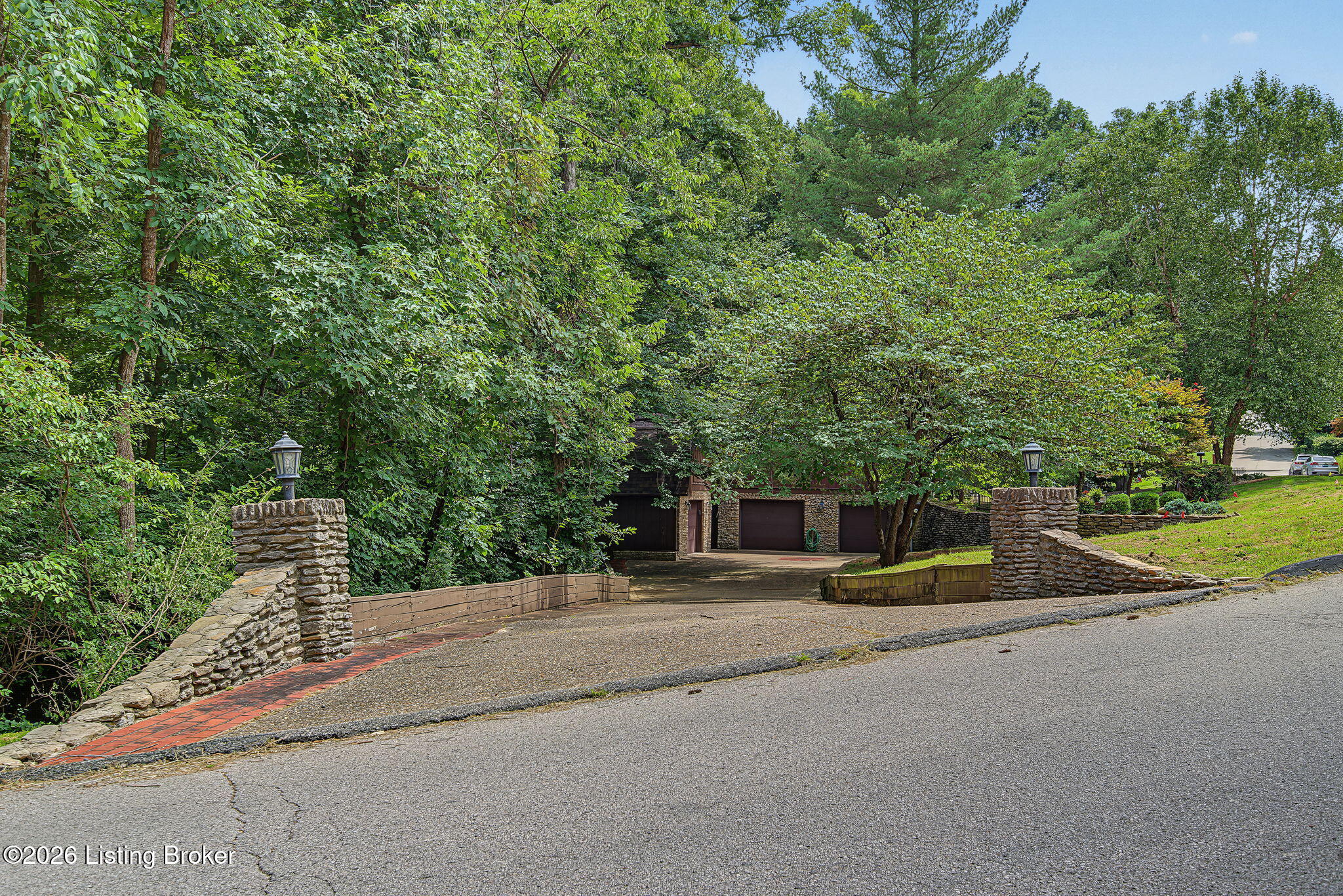 8819 Mountain Brook Dr Property Photo 4