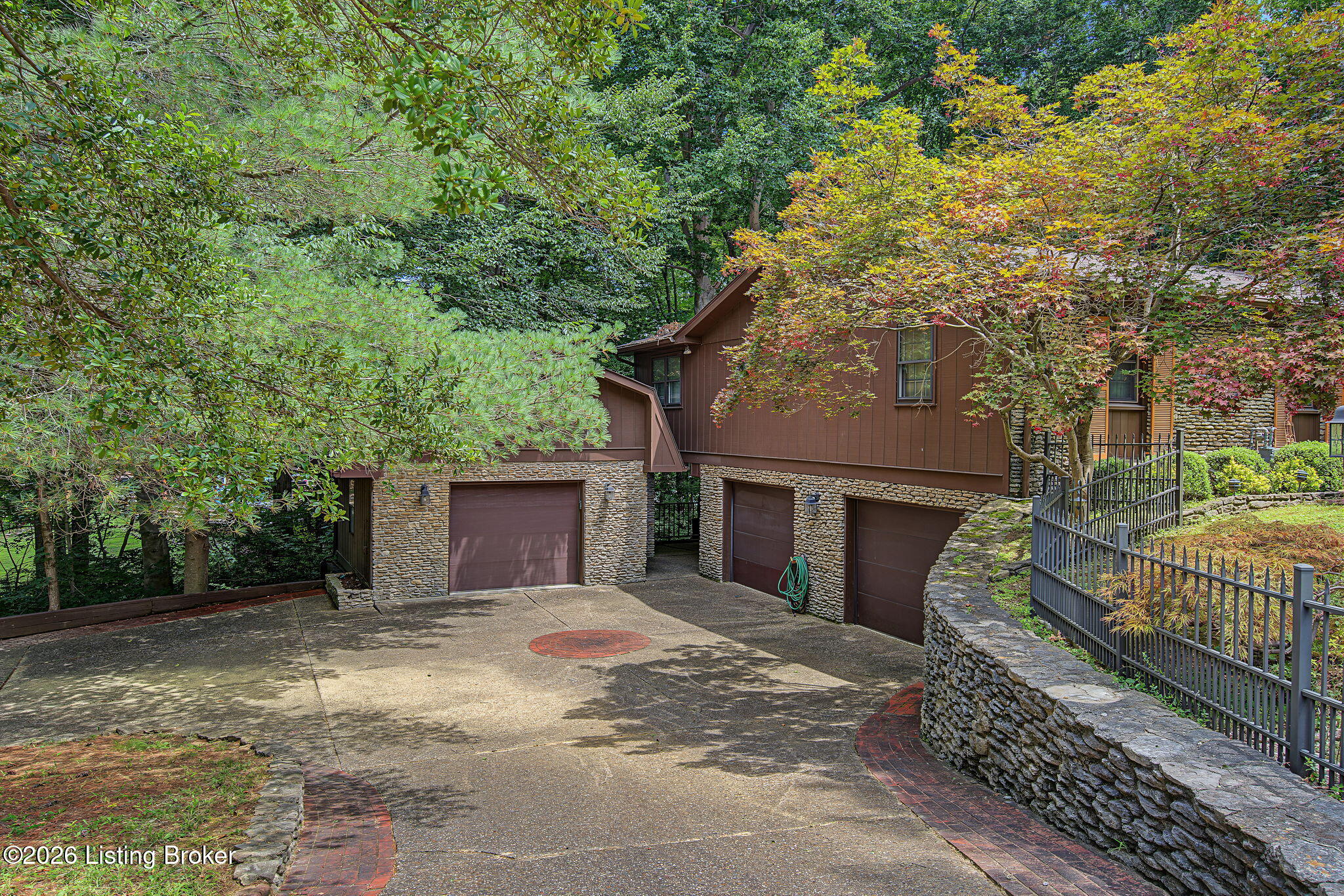 8819 Mountain Brook Dr Property Photo 6